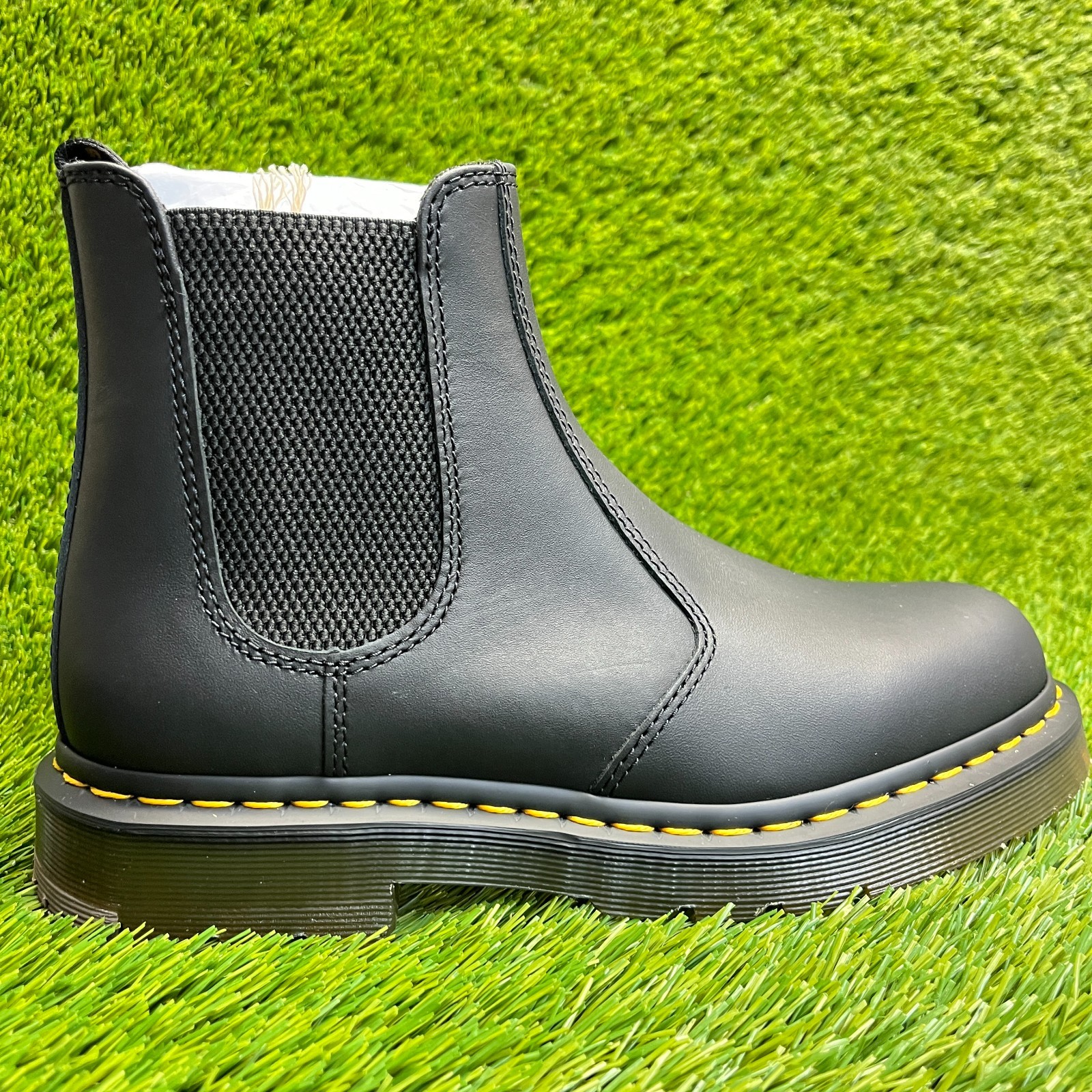 Dr. Martens 2976 SR Mens Size 8 Womens 9 Black Classic Leather Chelsea Boots