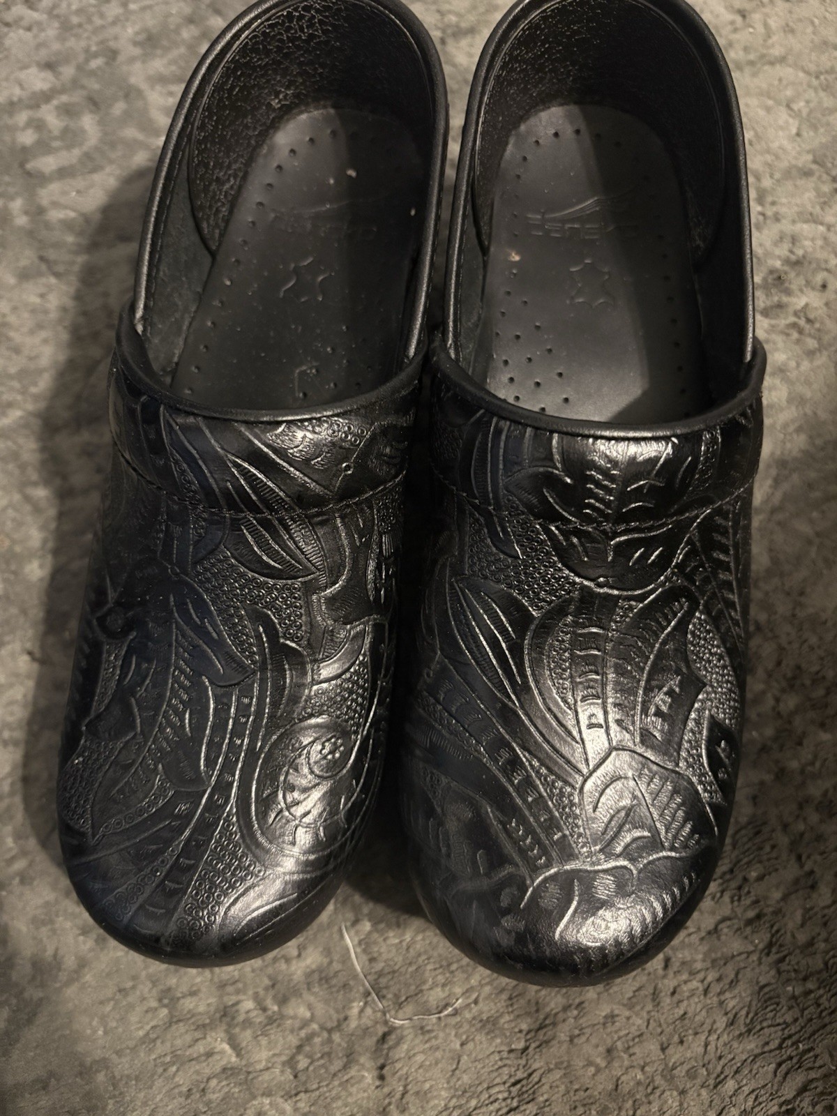 Dansko Women’s Black Leather Floral Tooled Slip-On Clogs Comfort EU 37 US 7