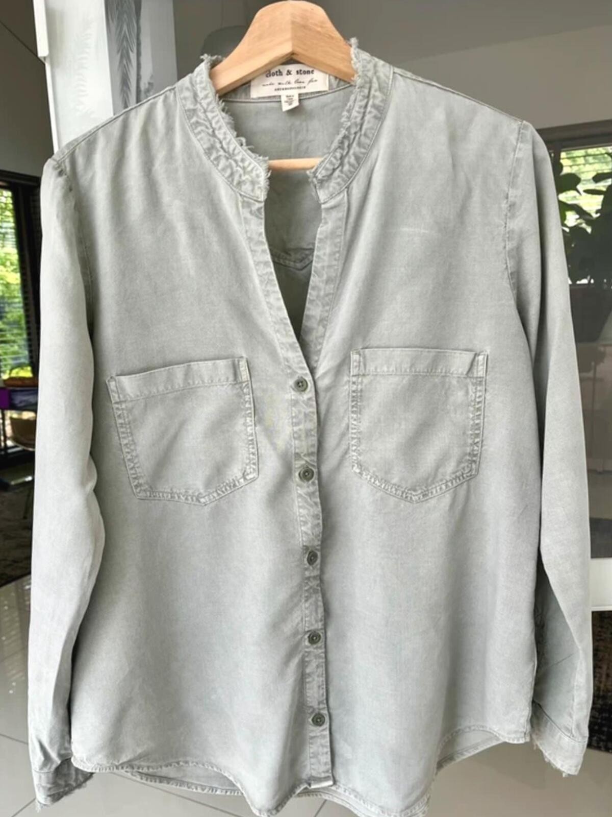 Anthropologie Cloth & Stone Grey Lyocell Frayed Trim Shirt Size Medium 10 12