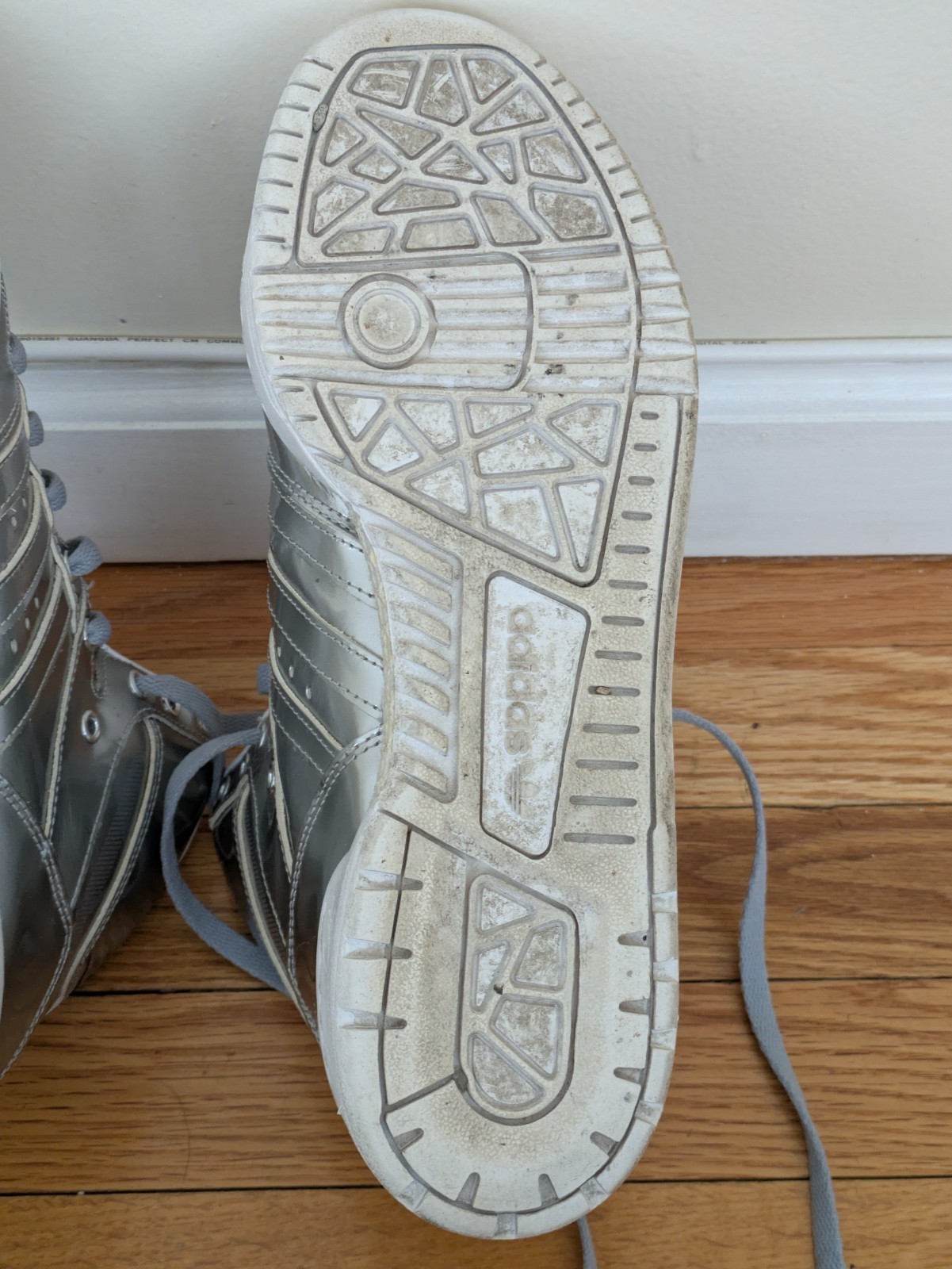 Adidas Jeremy Scott ” Missing Wings” Metallic Silver S77798 Size 8.5 US Sneakers