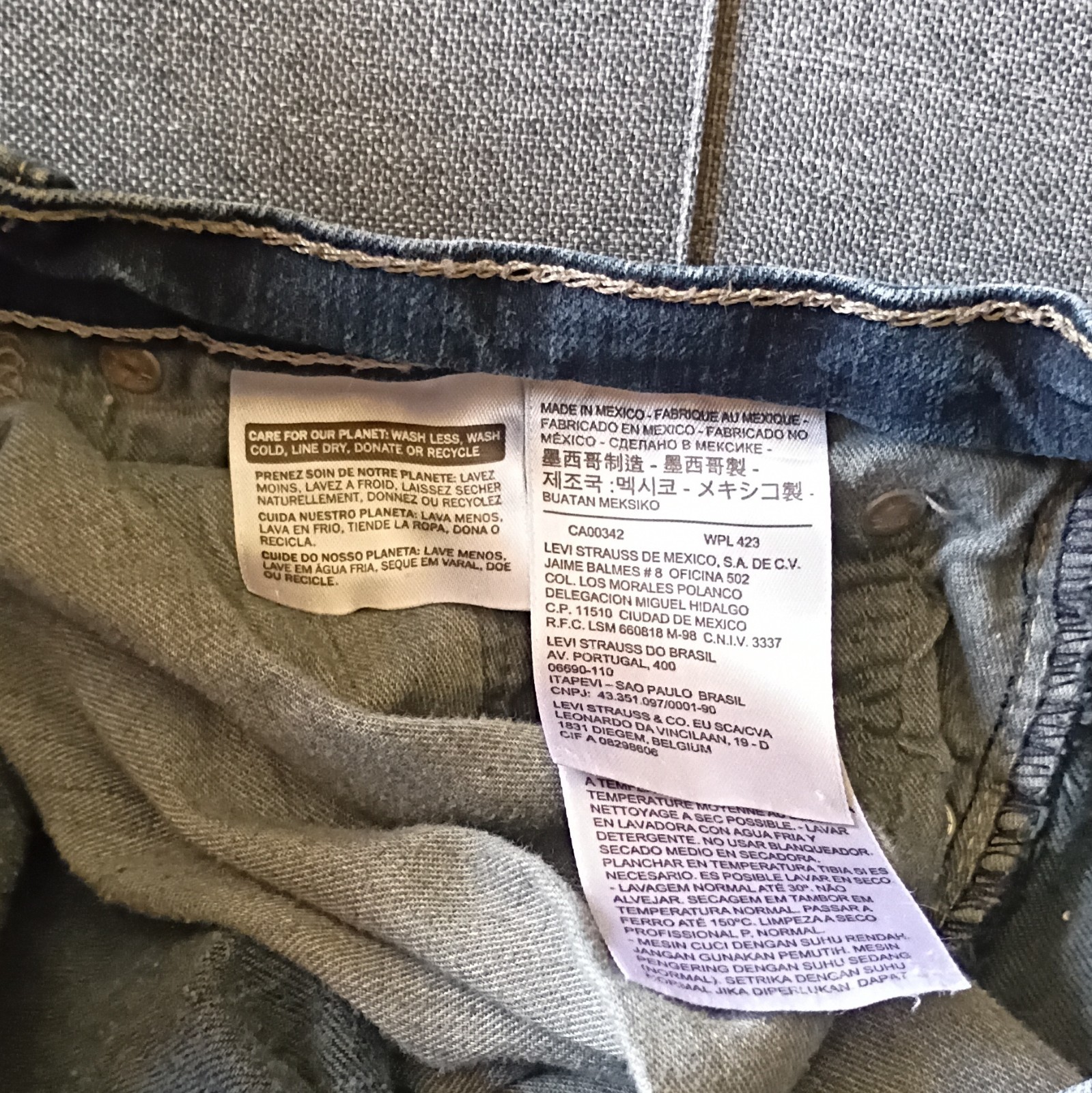 Levi’s Men’s 505 Regular Fit MidRise MediumWash BlueDenim Jeans 33×30 98%Cotton