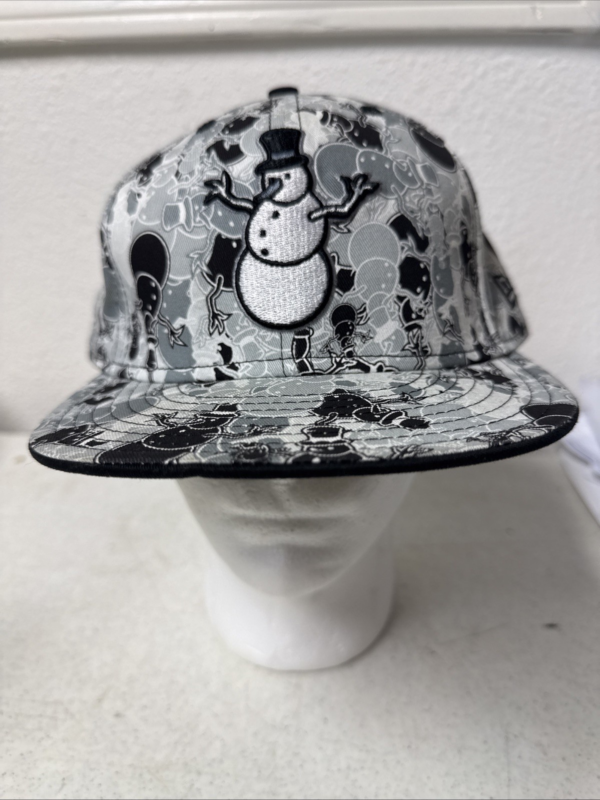 New Era Hat Snowman Print Black And White 59 Fifty 7 3/4 Fitted New W/ Tags