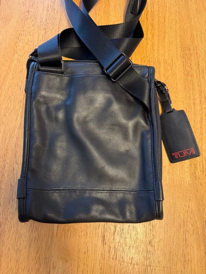 TUMI Alpha 2 Leather Travel Pocket Shoulder Bag Black 92110D2 Men’s Zip Pouch