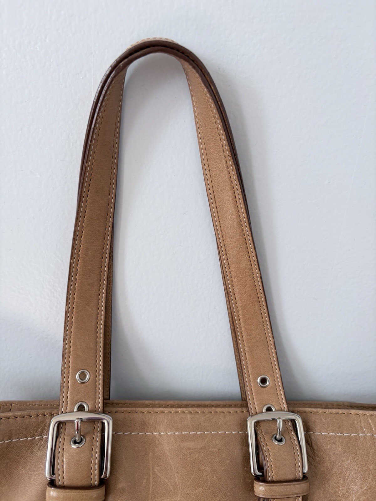 Coach Beige Leather Tote Shoulder Bag Zip Closure Buckle Accent Logo Tag Women