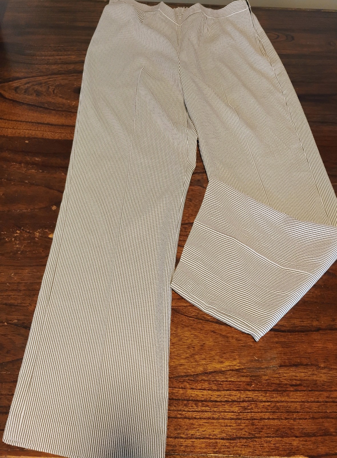 Women’s Pinstripe Lightweight Pants – Side Zipper – Size 16 Petite – White/Gray