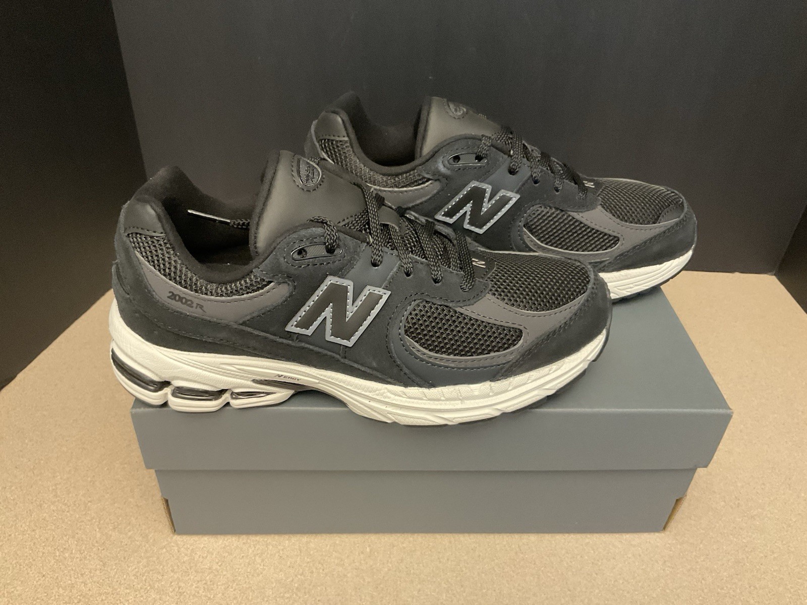 New! New Balance 2002R Black/Black Athletic Shoes. Youth’s 5.5Y. Women’s 7. Nice