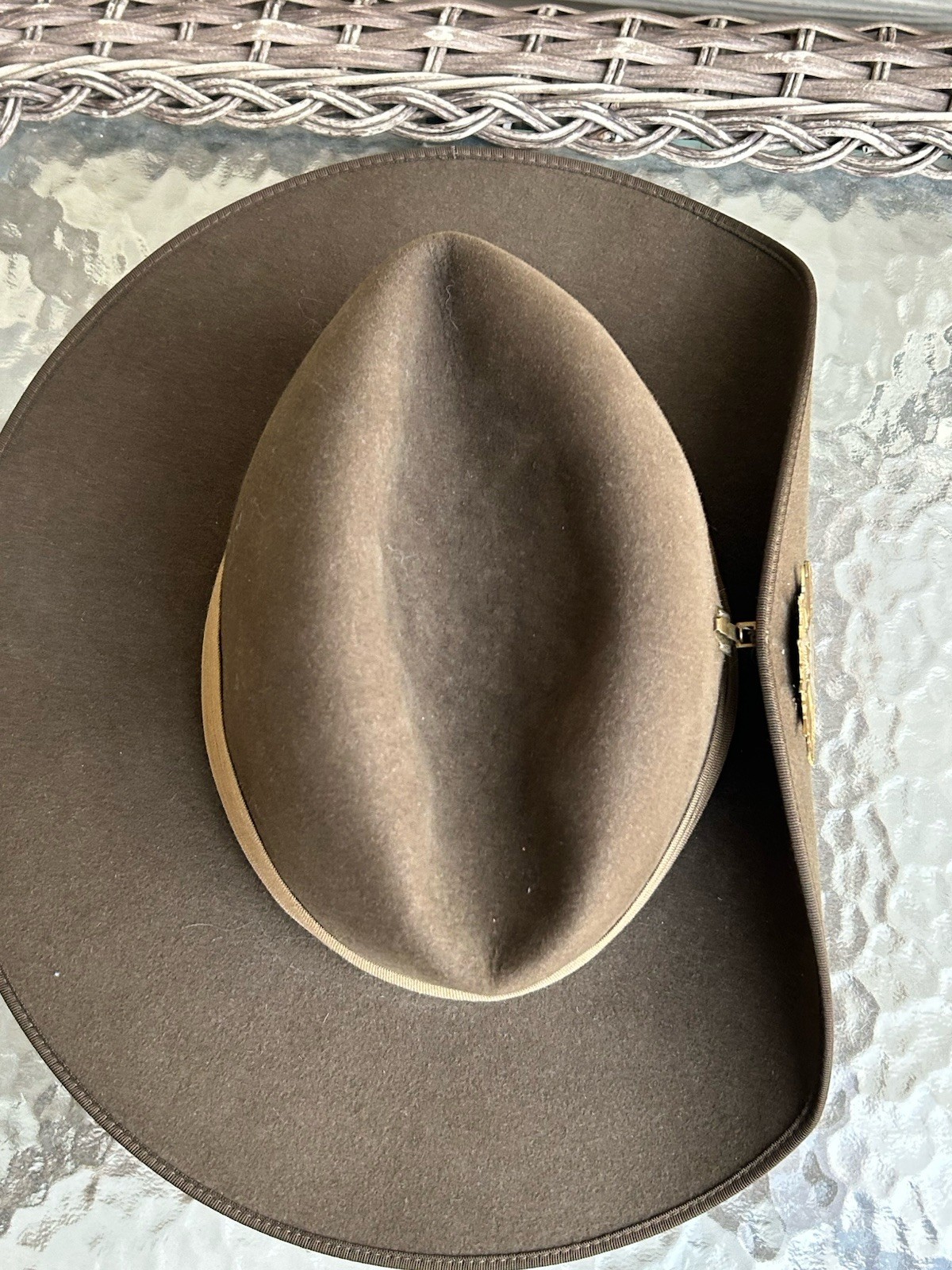 Excellent AKUBRA Pure Fur Felt SLOUCH HAT w/Australia Metal Badge Military sz 55