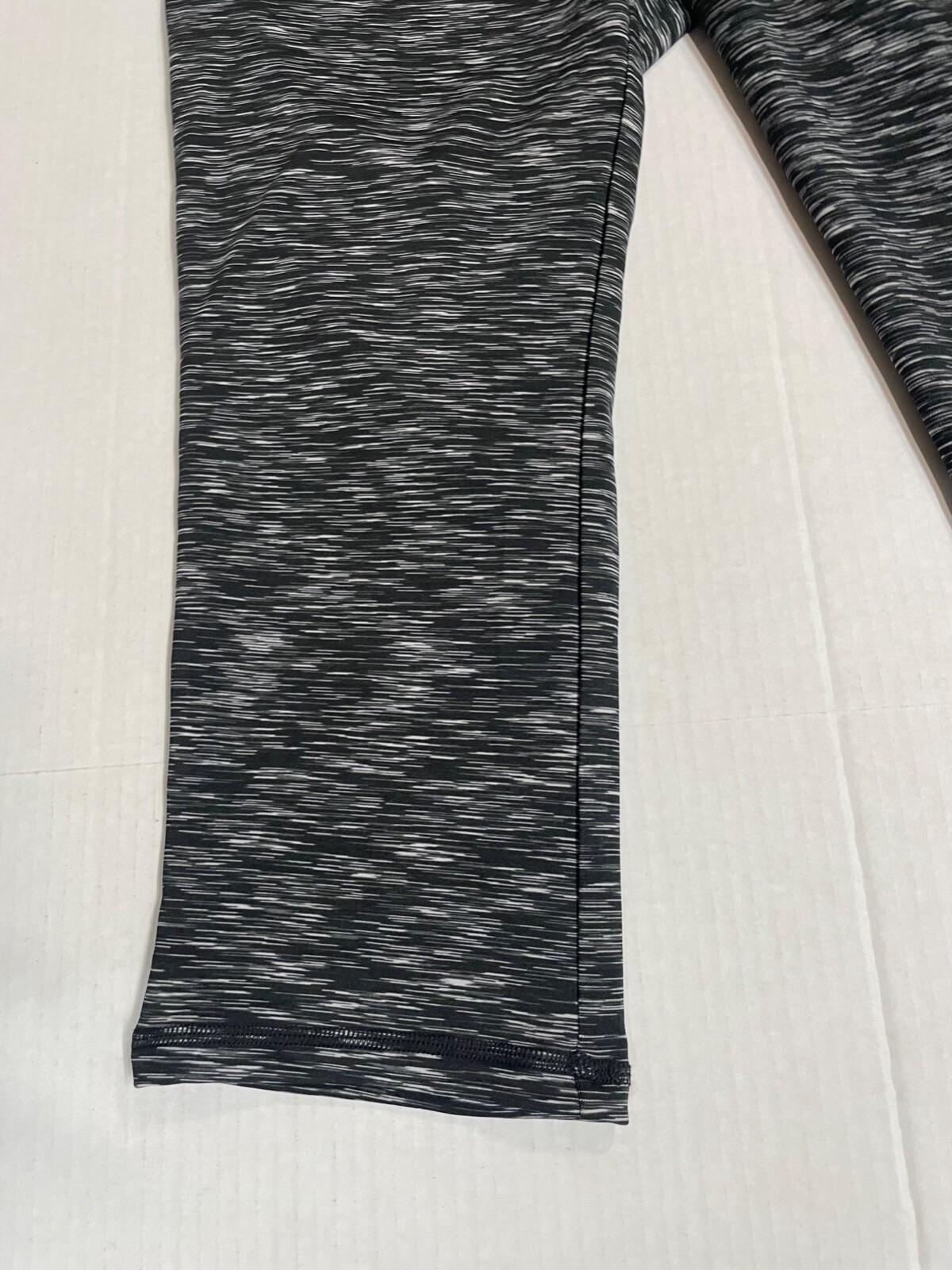 Lane Bryant Wicking Capri Legging 14/16 Black White Gray Polyester Spandex Blend