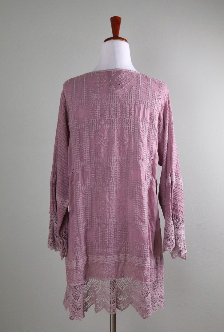 JOHNNY WAS $298 Mauve Embroidered Eyelet V-Neck Lace Blouse Top Size Small