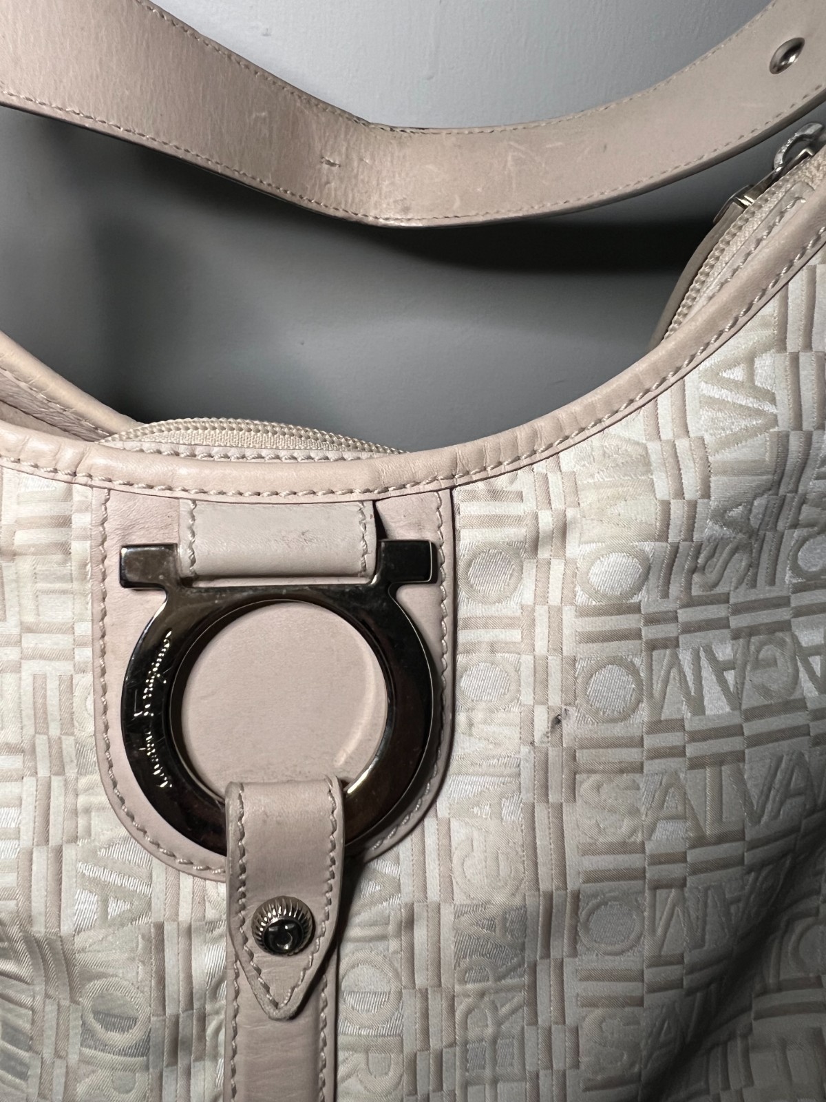 Authentic Salvatore Ferragamo Gancini Ivory Jacquard Hobo Shoulder Bag Italy