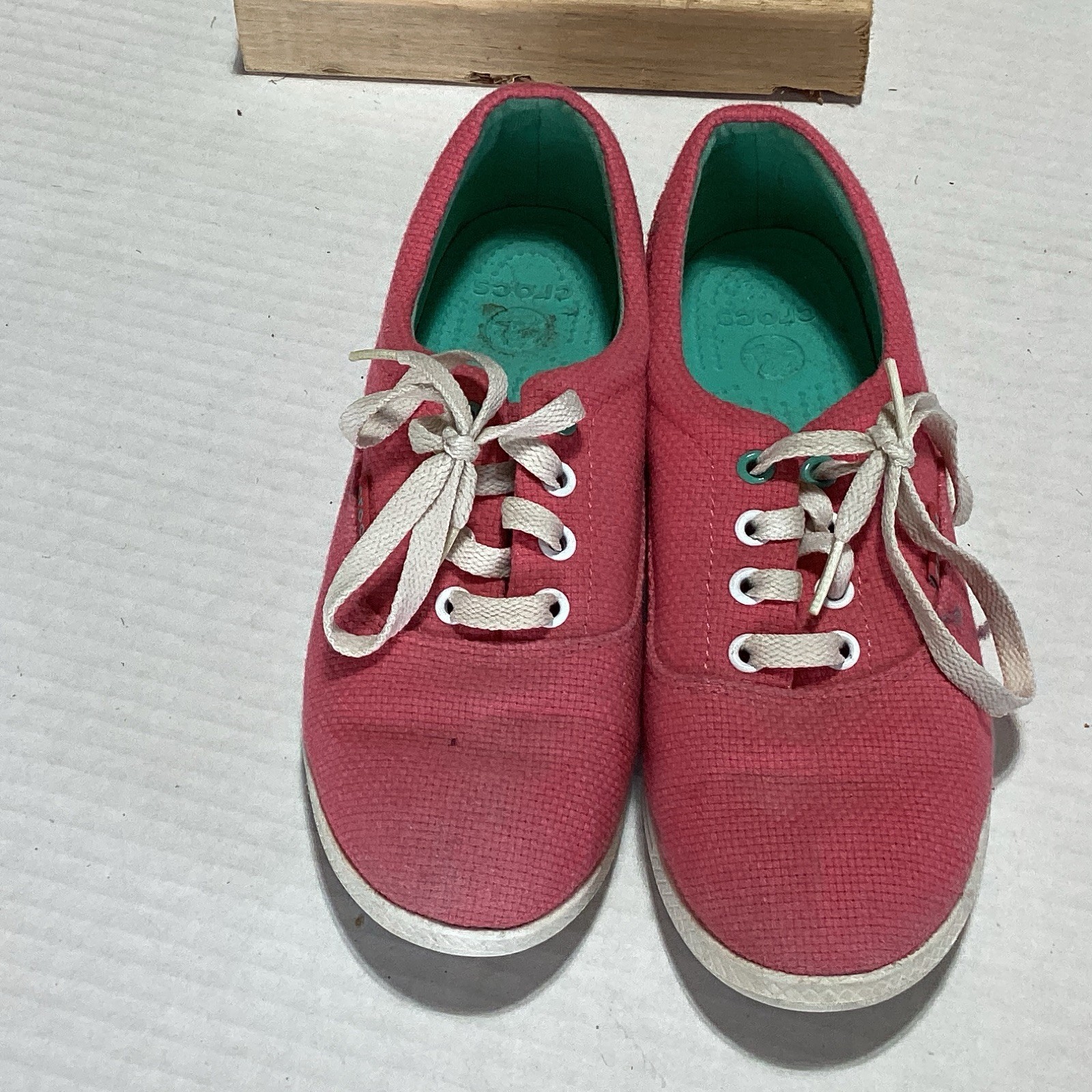 Crocs Pink/White Canvas Lace-Up Sneaker, Round Toe, Adults,women’s 7