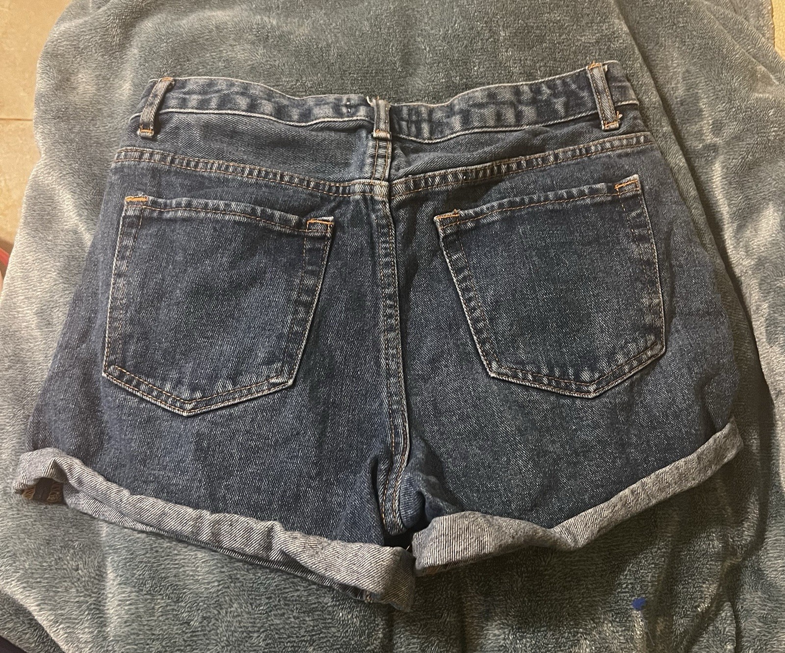 Forever 21 Women’s Blue Denim Size 27 Cute Shorts With Button Closure