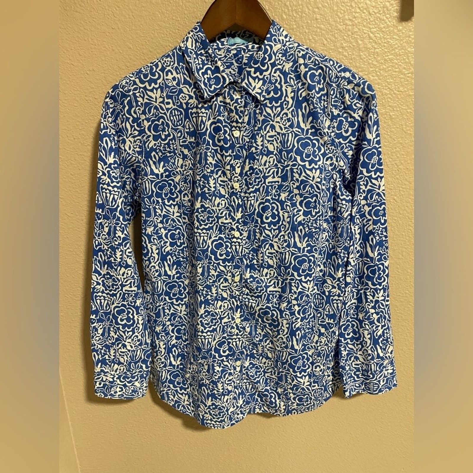 J. McLaughlin Blue and White Floral Casual Shirt