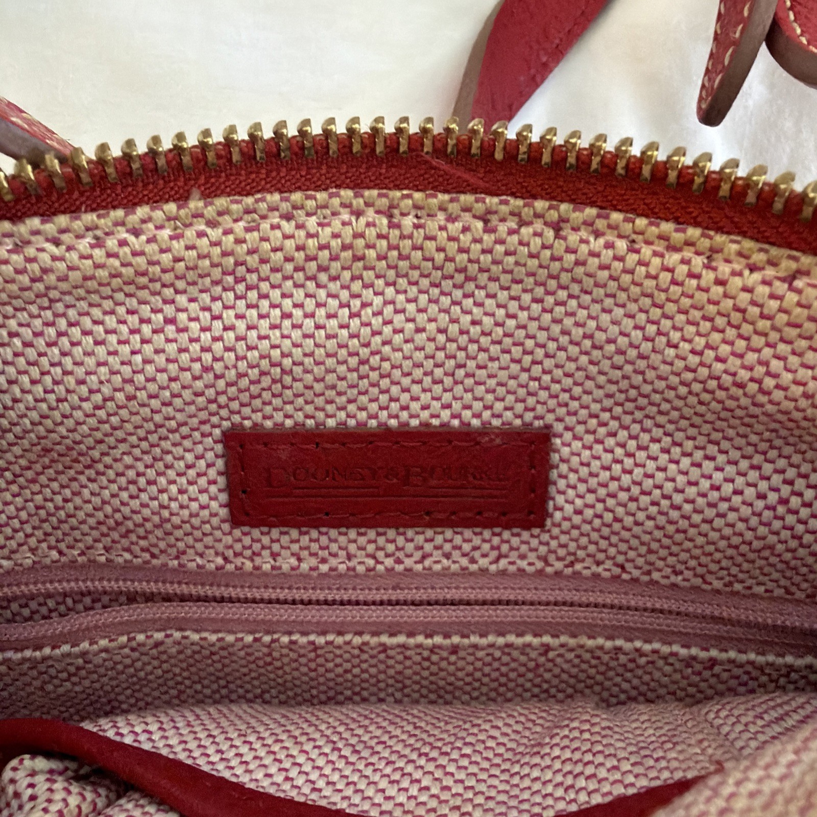 DOONEY BOURKE RECTANGULAR SHOULDER HANDBAG RED LEATHER 9″ L X 9.1″ T *
