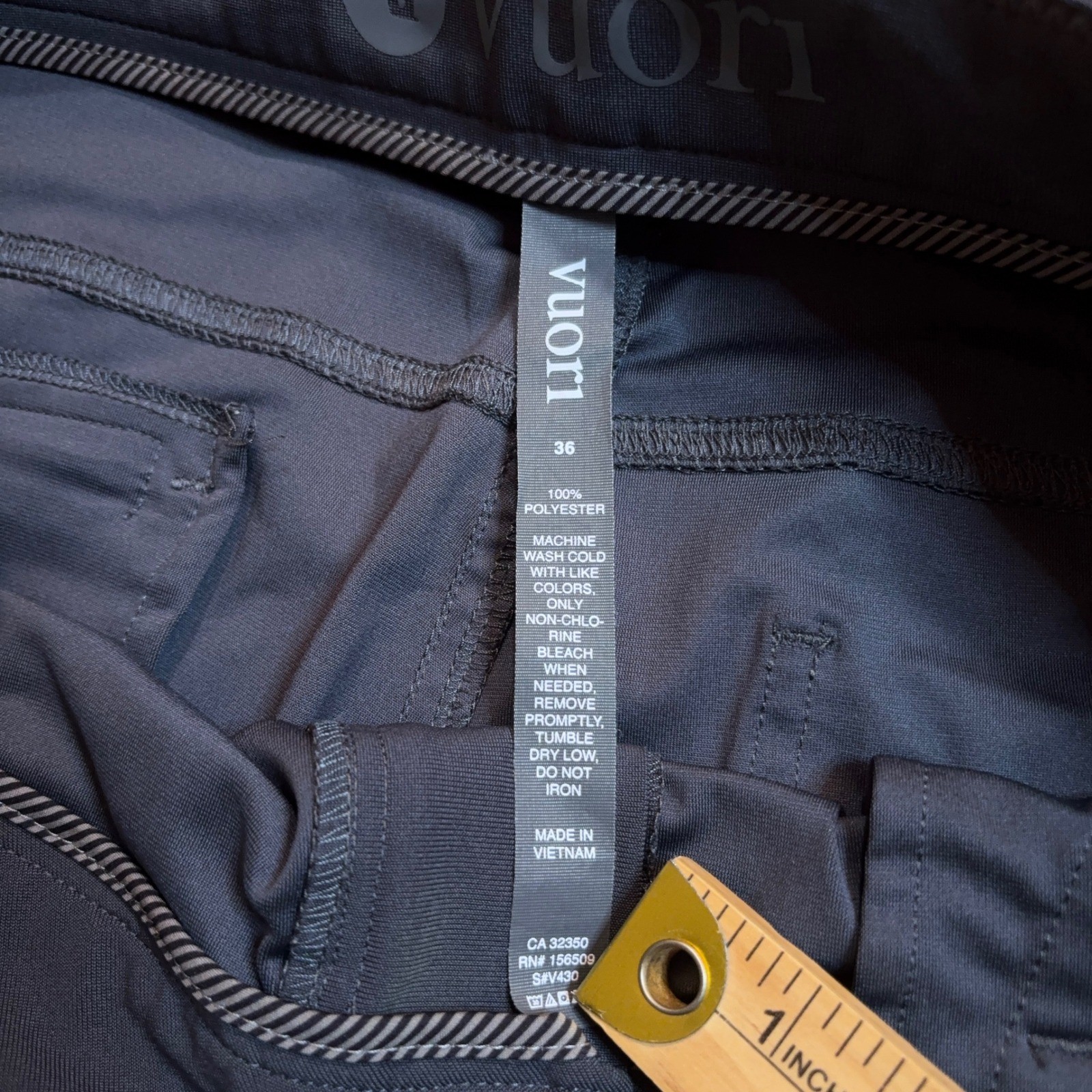 Vuori Meta Pants Mens 36 Charcoal Gray Technical Stretch Slim Straight V430 FLAW