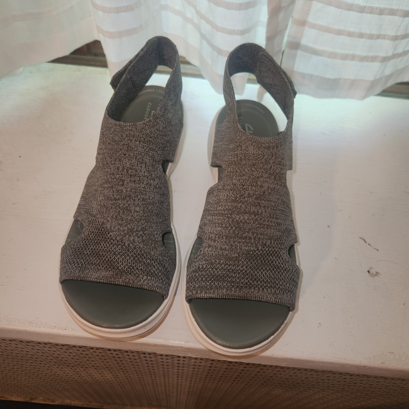 Clarks Sandals Women 8 Gray Synthetic Mesh Open Toe Wedge Slip On Casual