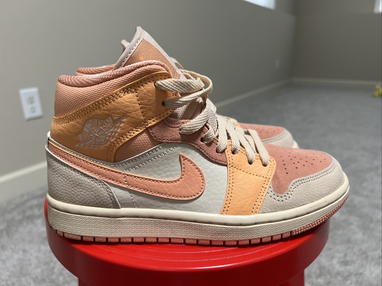 Wmns 6.5 Air Jordan 1 Mid “Apricot”