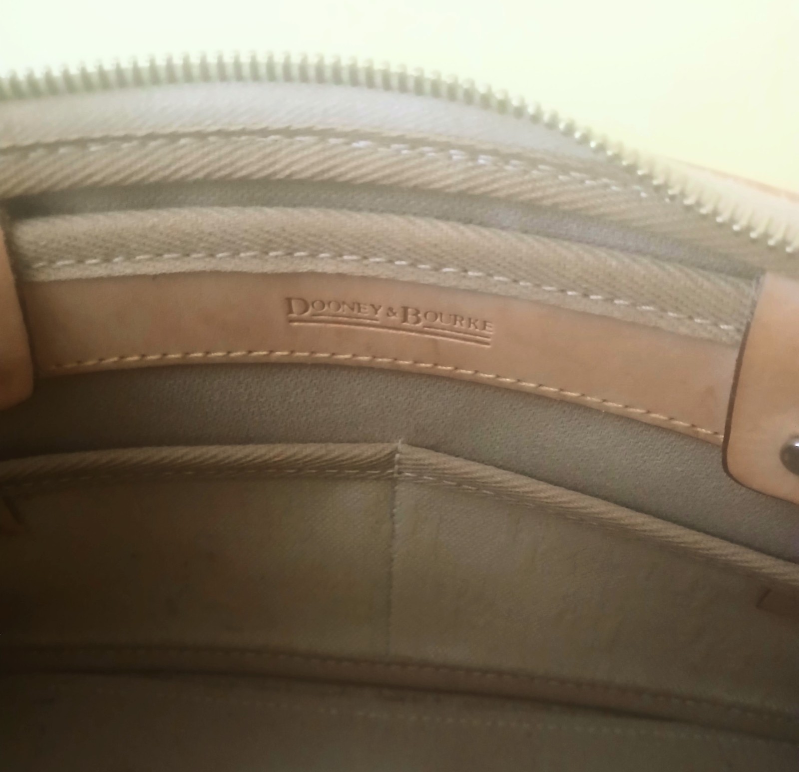 Dooney Bourke Logo Tasle Handle Bag