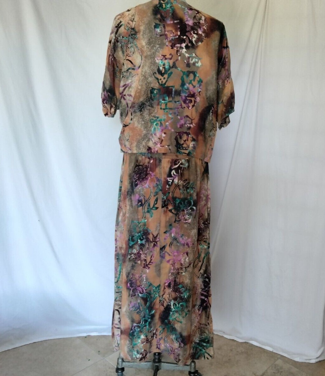 Globe Trotter Boho Hippie Artsy Short Sleeve Skirt Set With Shiny Line Design 1X