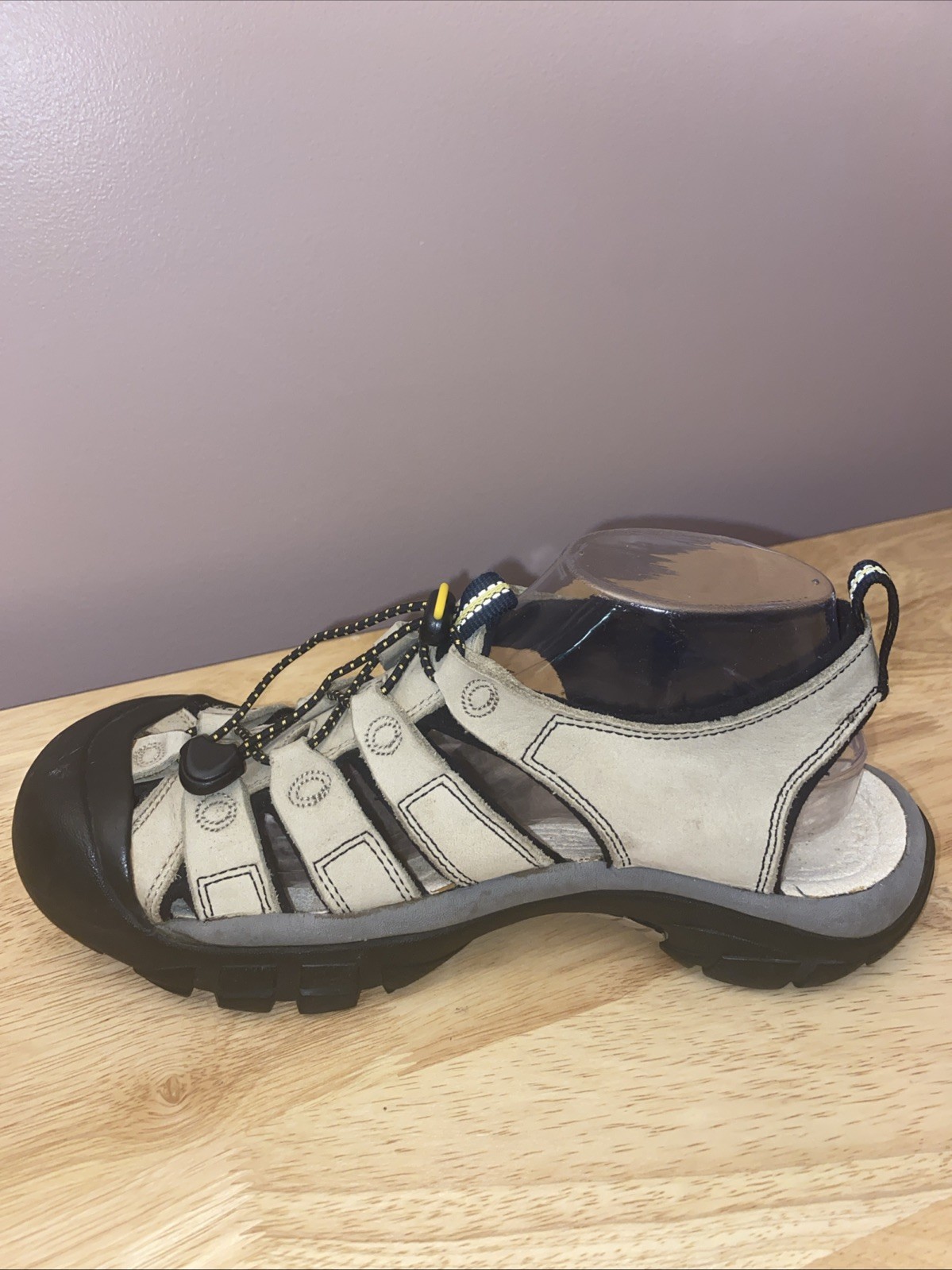 EUC KEEN Newport Women US 10.5 Neutral Hiking Waterproof Leather Beach Sandals