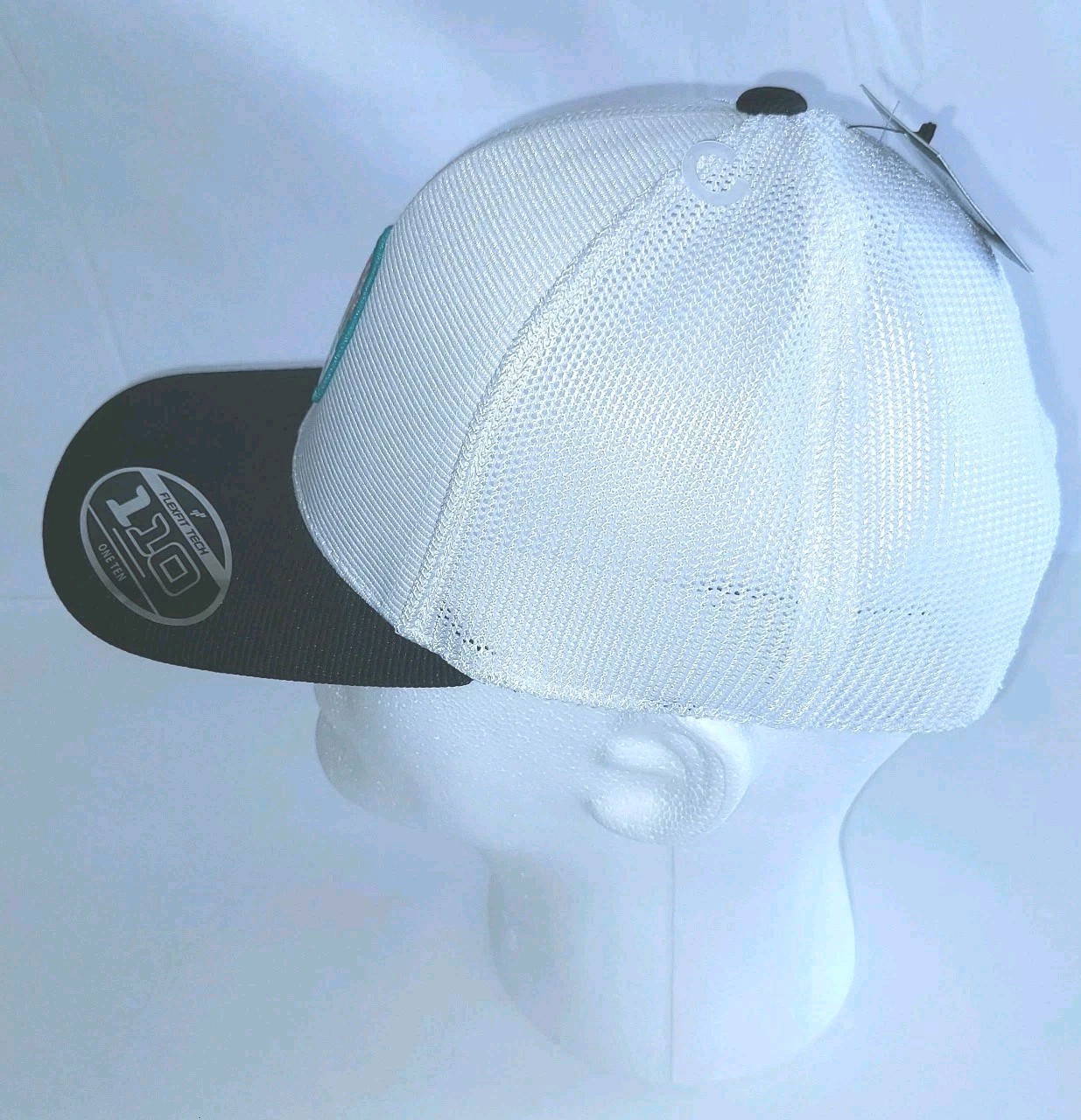 Black Clover One Ten FlexFit Tech Mens Mesh Back Adjustable Cap White Black NWT