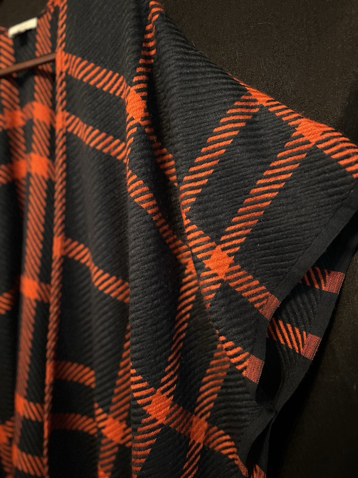 Ann Taylor Loft Plaid Wrap Poncho Size M/L Fringe Black Red