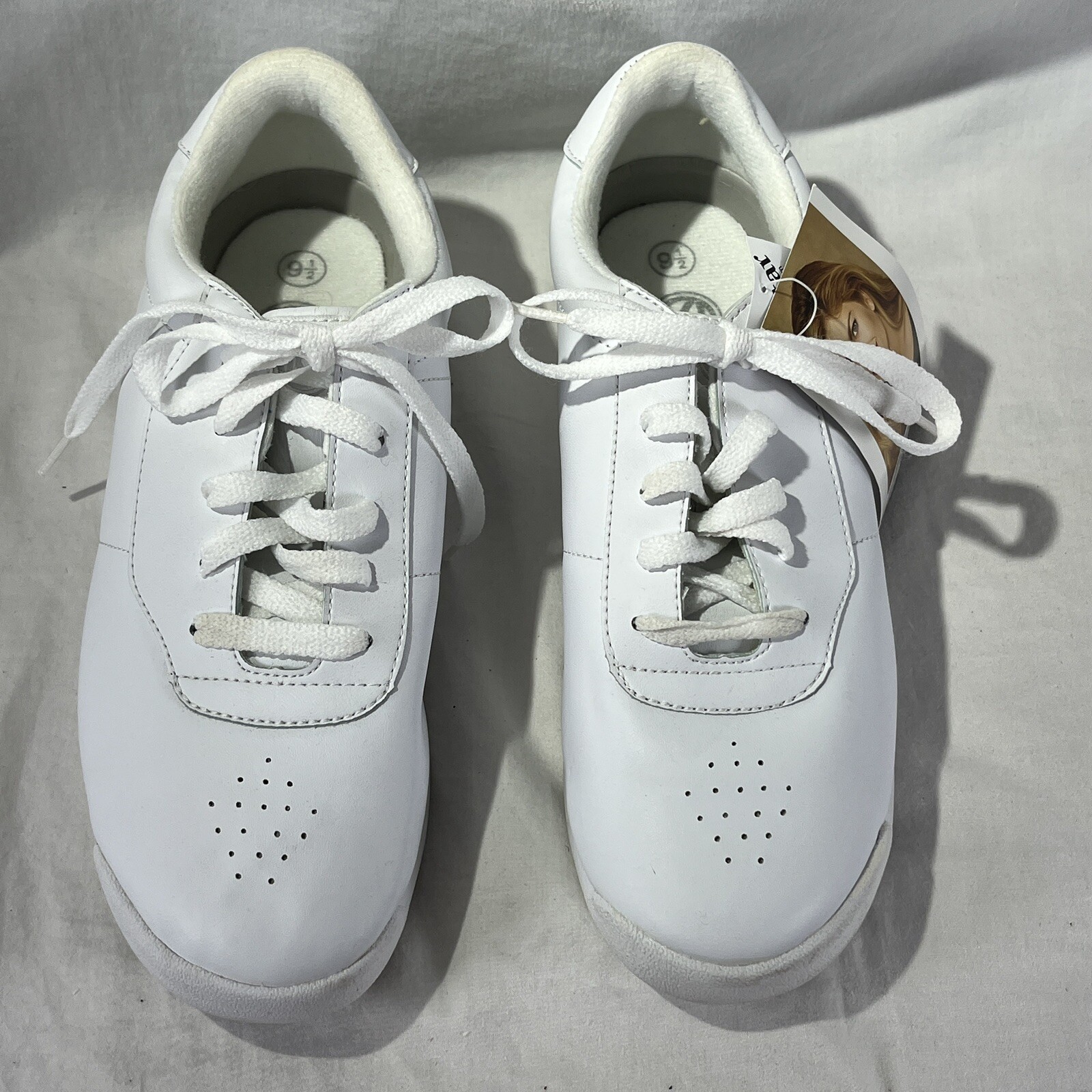 White KATHY IRELAND Sneakers Ladies Comfort Shoes Padded Faux Leather NEW 9.5