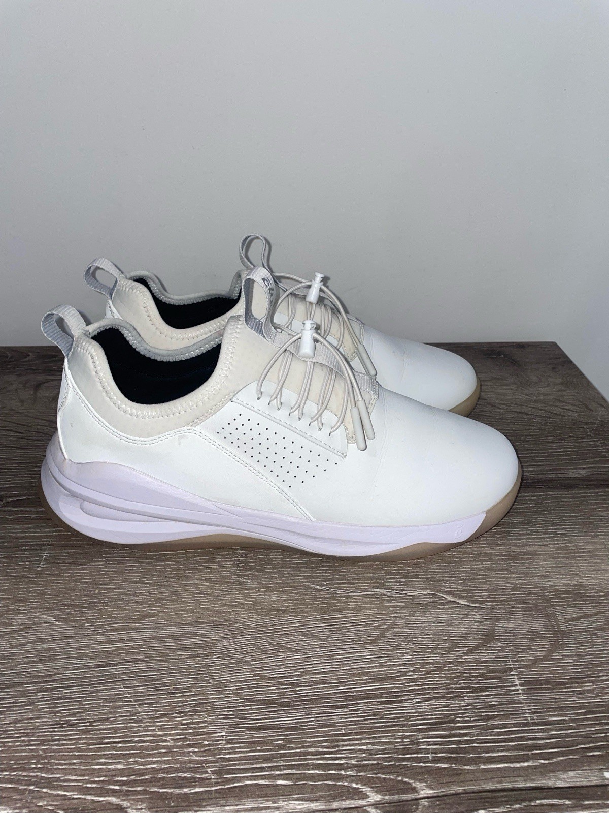 Clove Classic Womens 10 Brilliant White Sneakers
