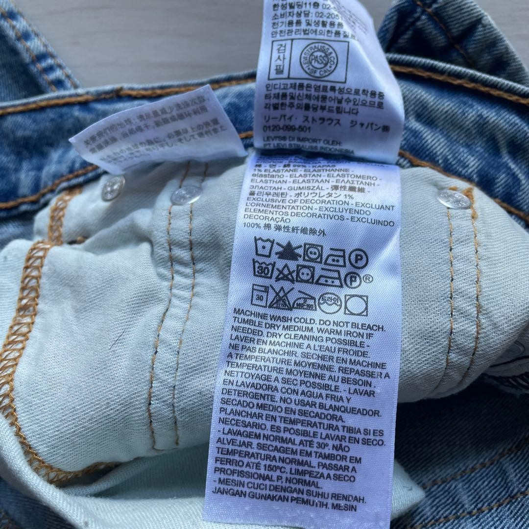 LEVI’S denim