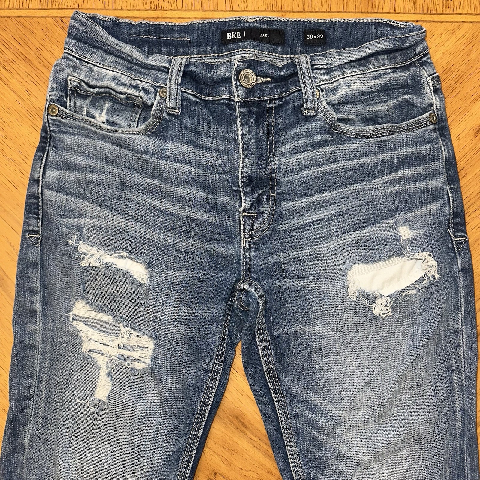 BKE Alec Jeans Men’s Size 30×32 Blue Straight Leg Medium Washed Distressed Denim