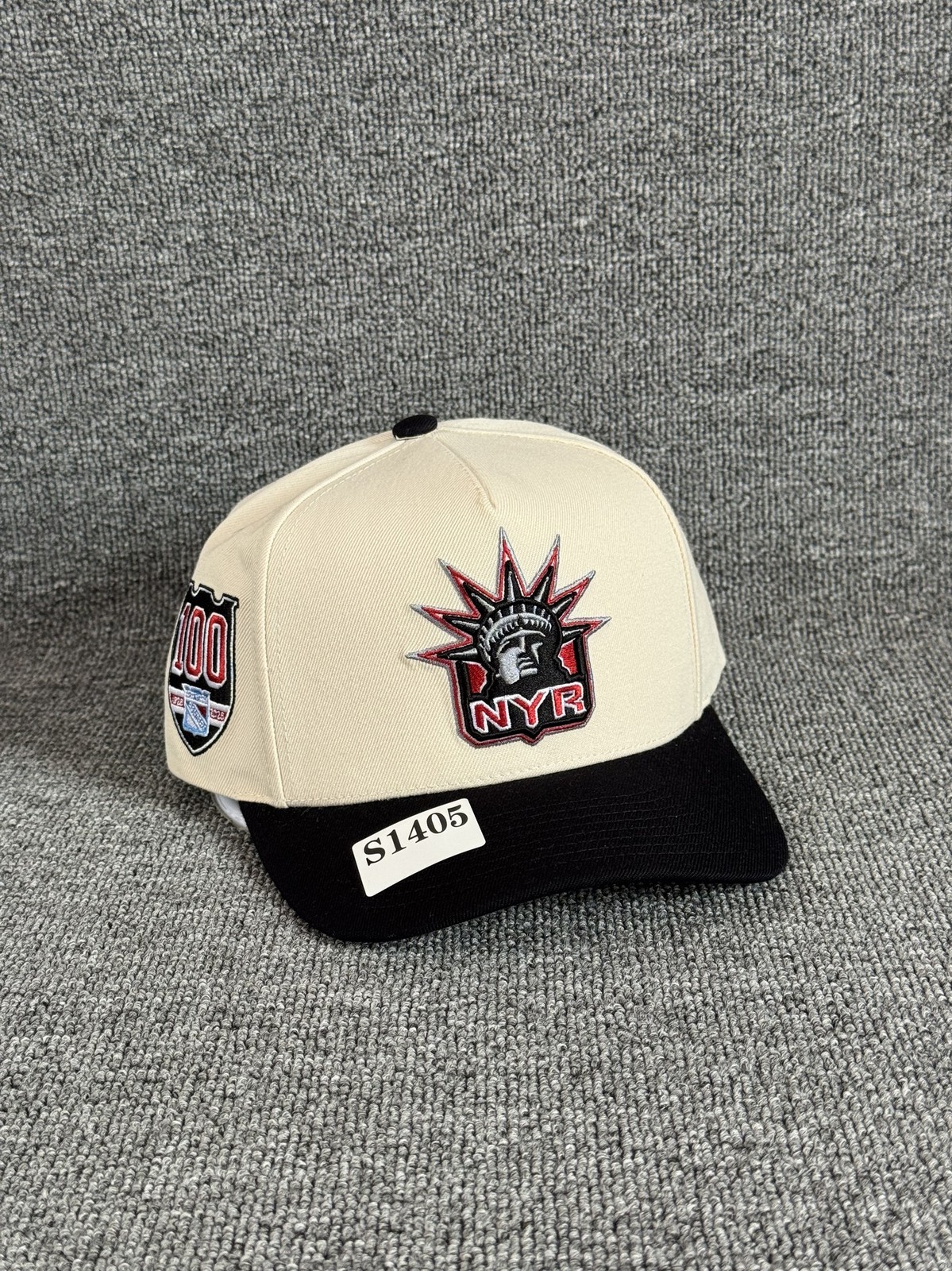 Mitchell & Ness NY Rangers Retro Snapback Cream Black Hat S1405