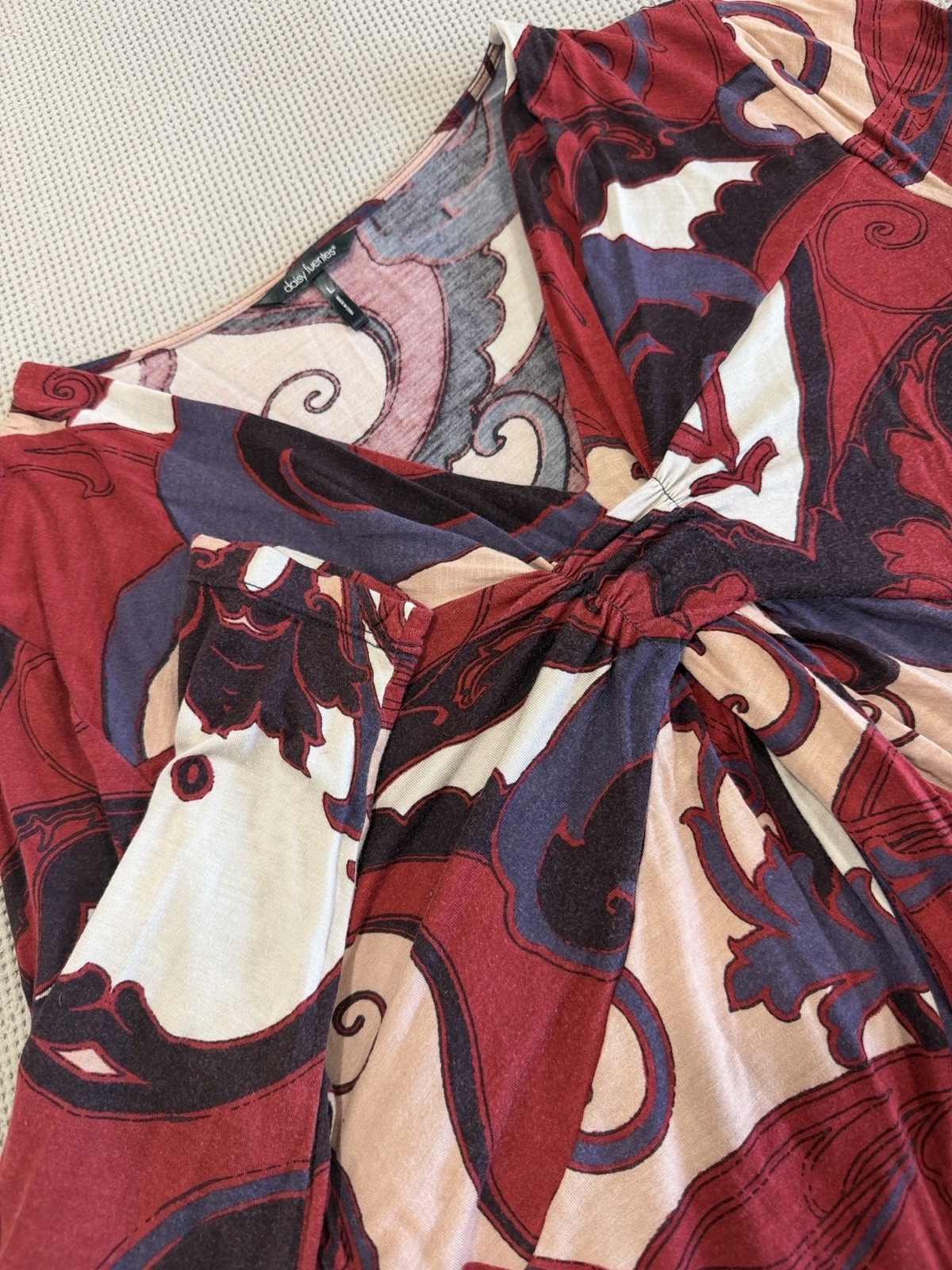 Daisy Fuentes Burgundy, Pink Red Printed Top Pattern, Long Sleeve Size Large ￼
