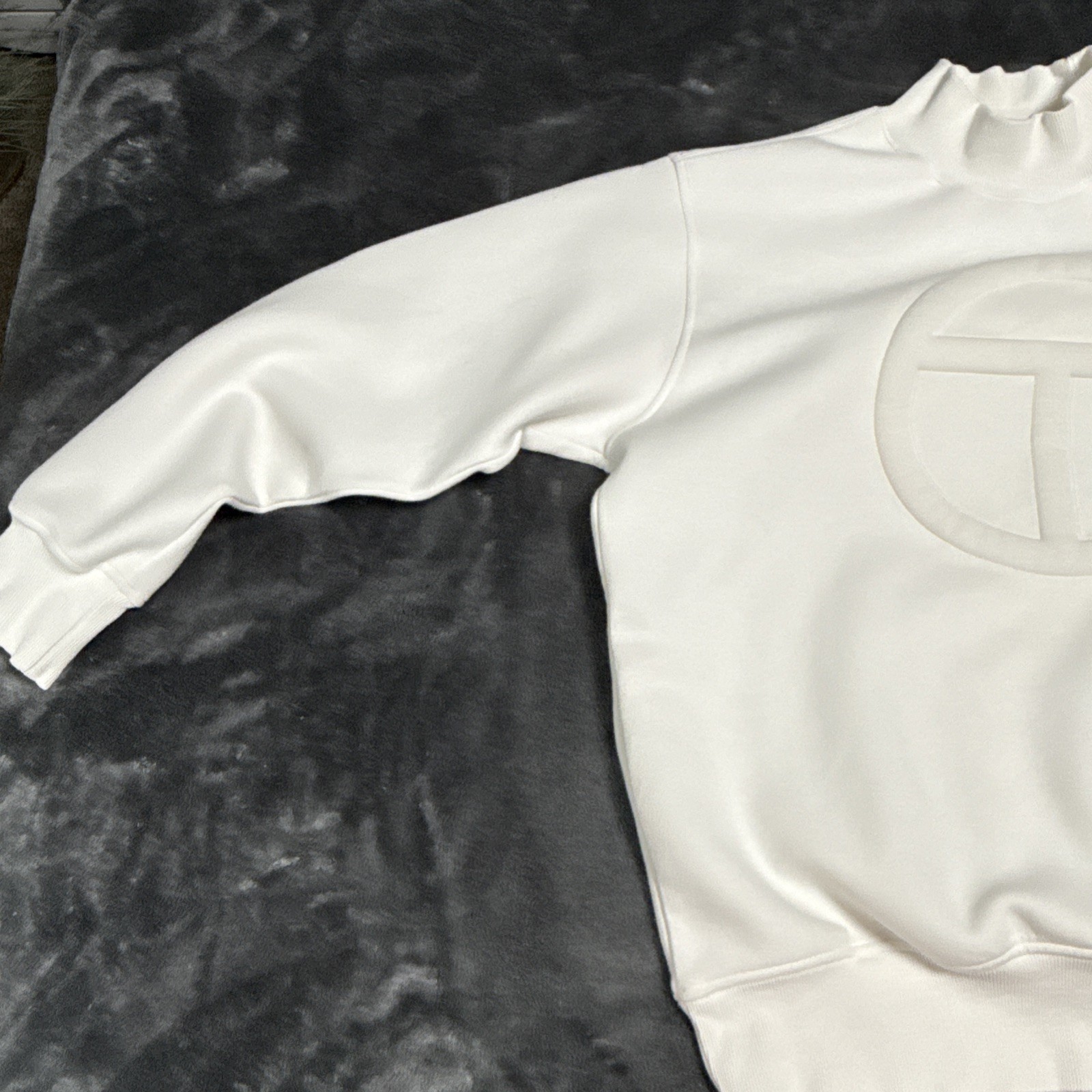 Telfar Telly Mockneck Sweatshirt in White Size XL