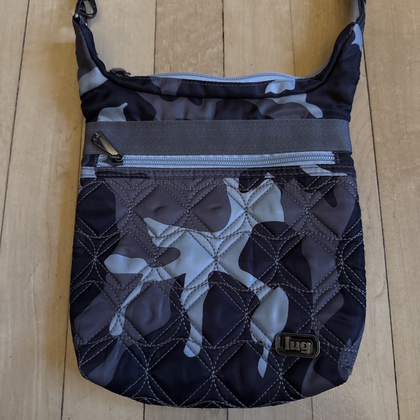 Lug Skipper Blue, Black, Gray Camo Ice RFID Crossbody Bag EUC