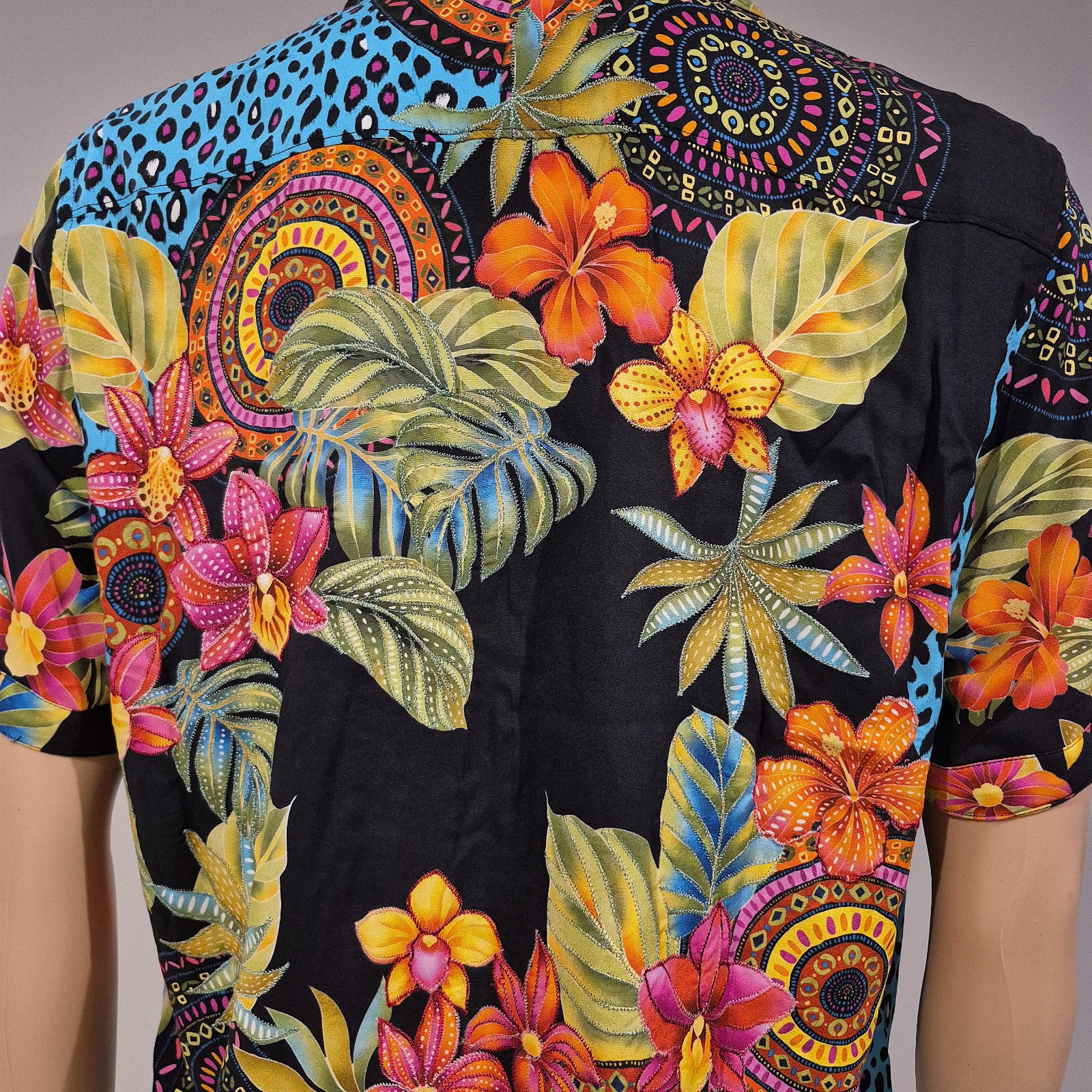 NWT $298 ROBERT GRAHAM BURMA HAWAIIAN SHORT BLACK FLORAL EMBROIDERY L