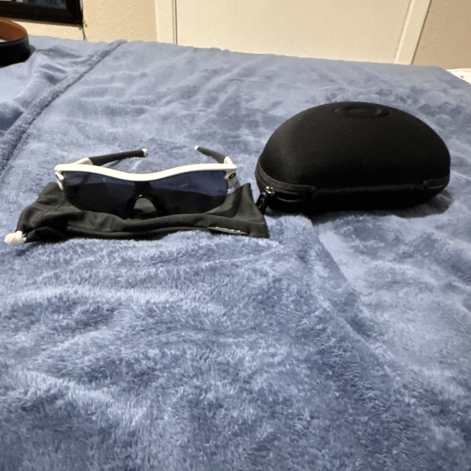 Oakley Men’s Shield Polarized Sunglasses White Frame Gray Lens w/ Case