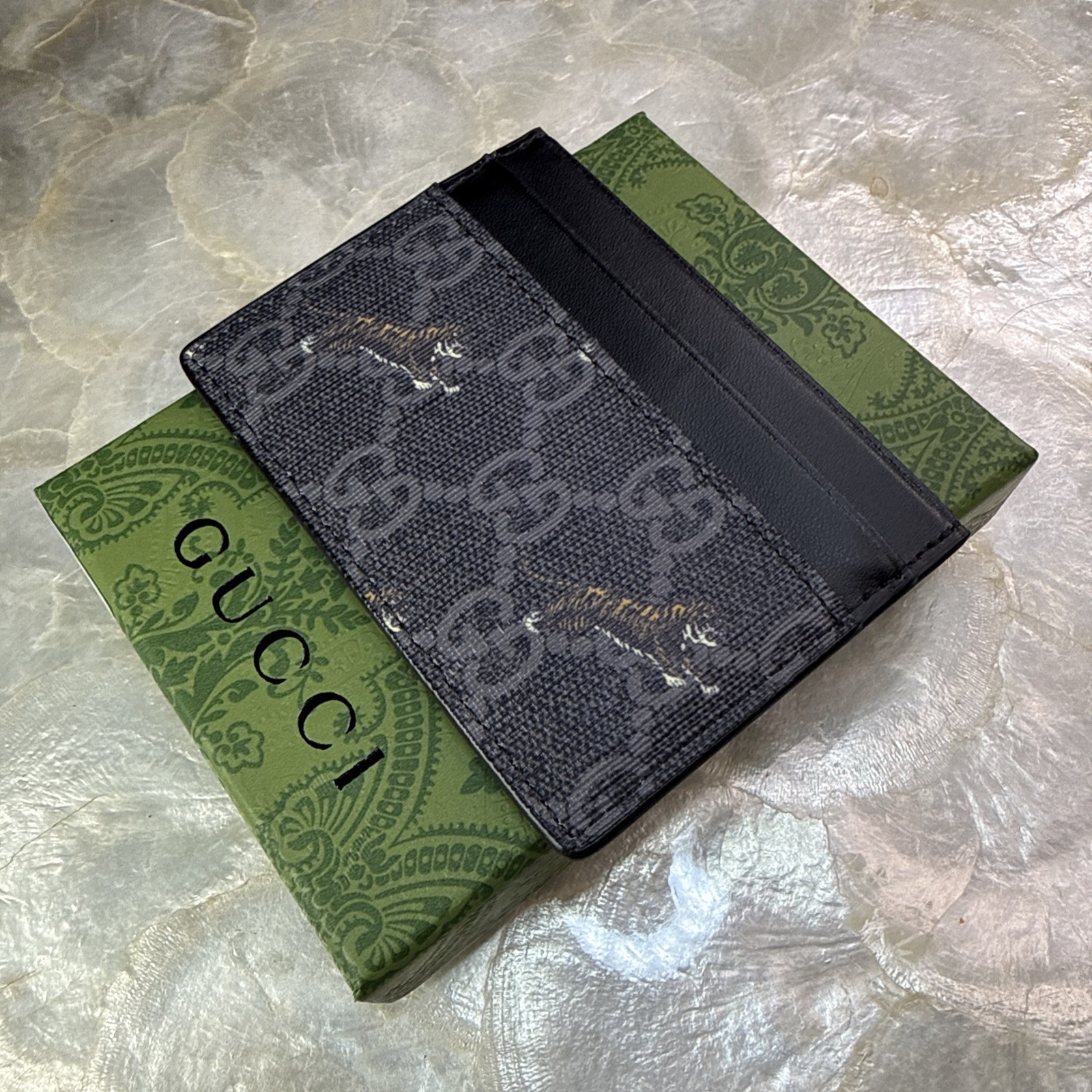 (RARE) GUCCI GG Supreme Monogram Tiger Print Card Holder Black