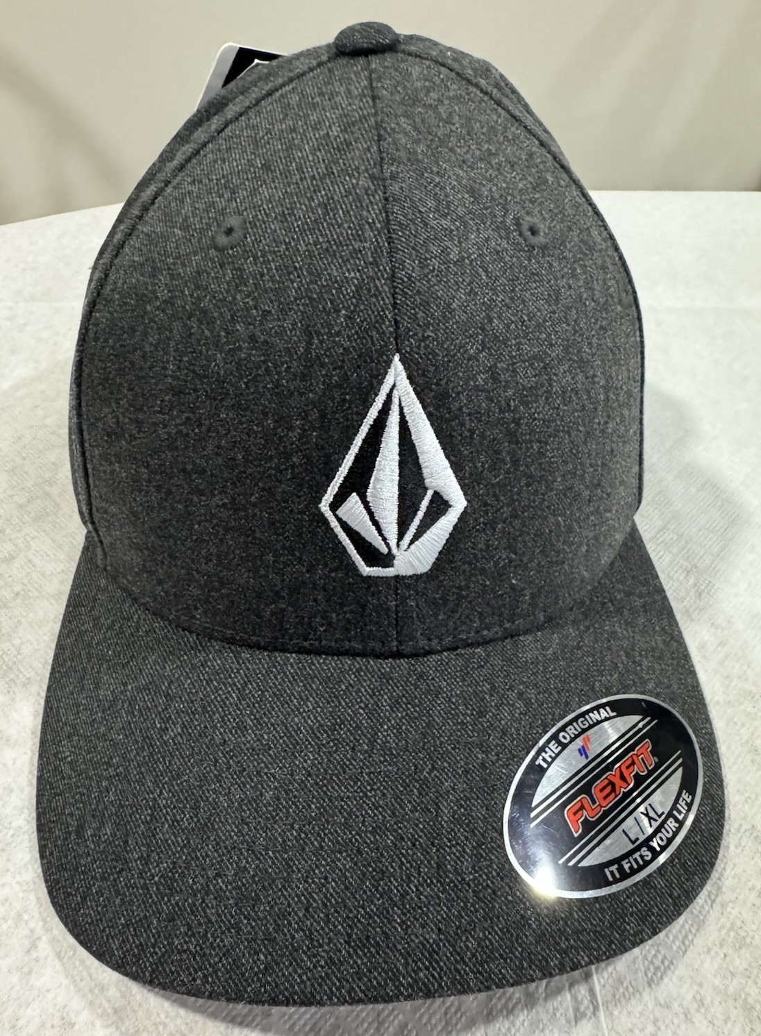 Volcom Flexfit Hat L/XL Black Gray Stretch Fit Cap NWT
