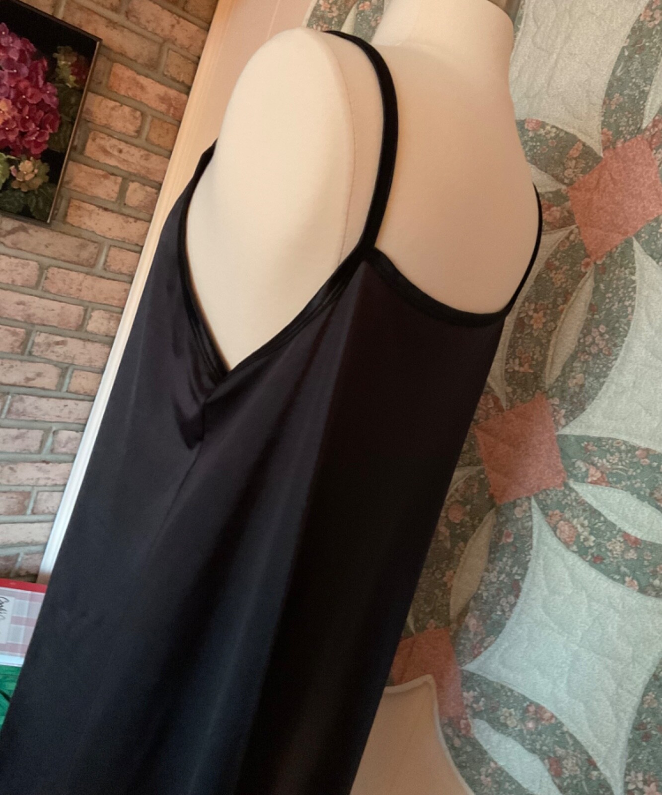 VANITY FAIR SIZE 18″ 38/44 BLACK 80% NYLON 20% SPANDEX SLIP/NIGHTGOWN AT KNEE