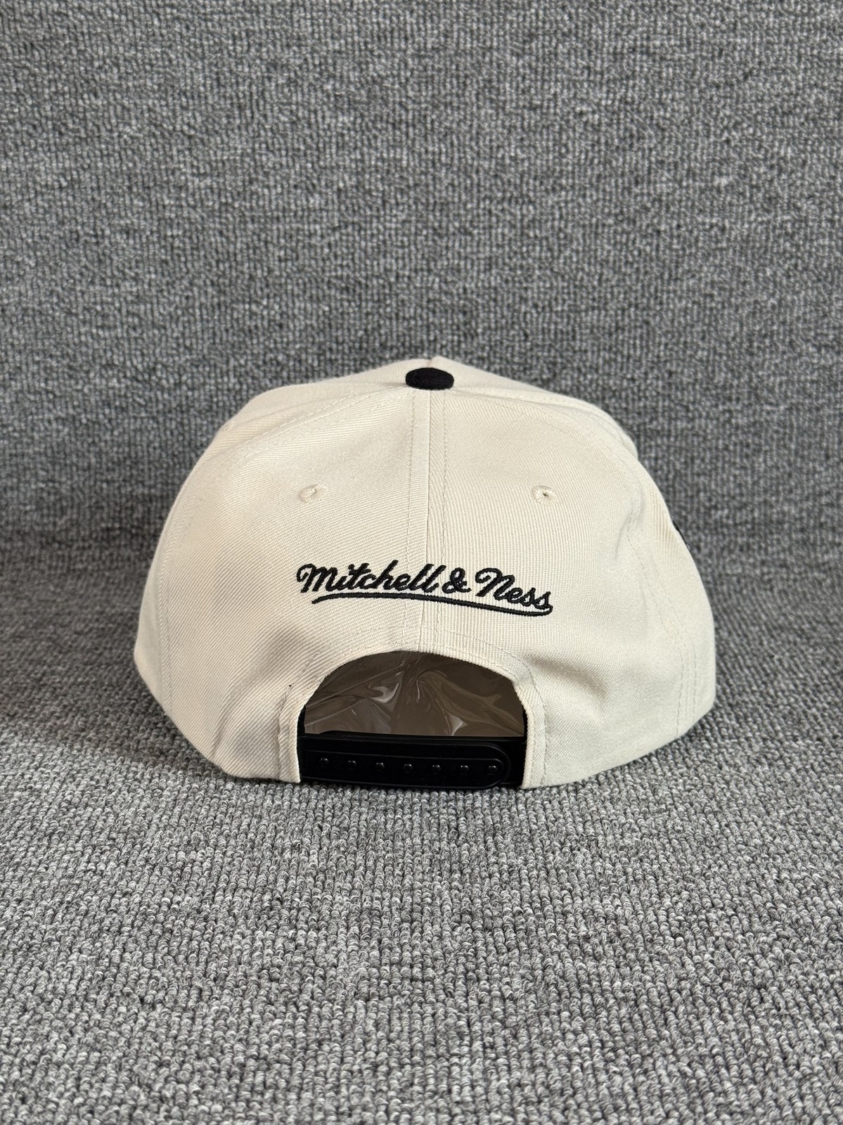 Mitchell & Ness NY Rangers Retro Snapback NHL 100 Cream Black Hat