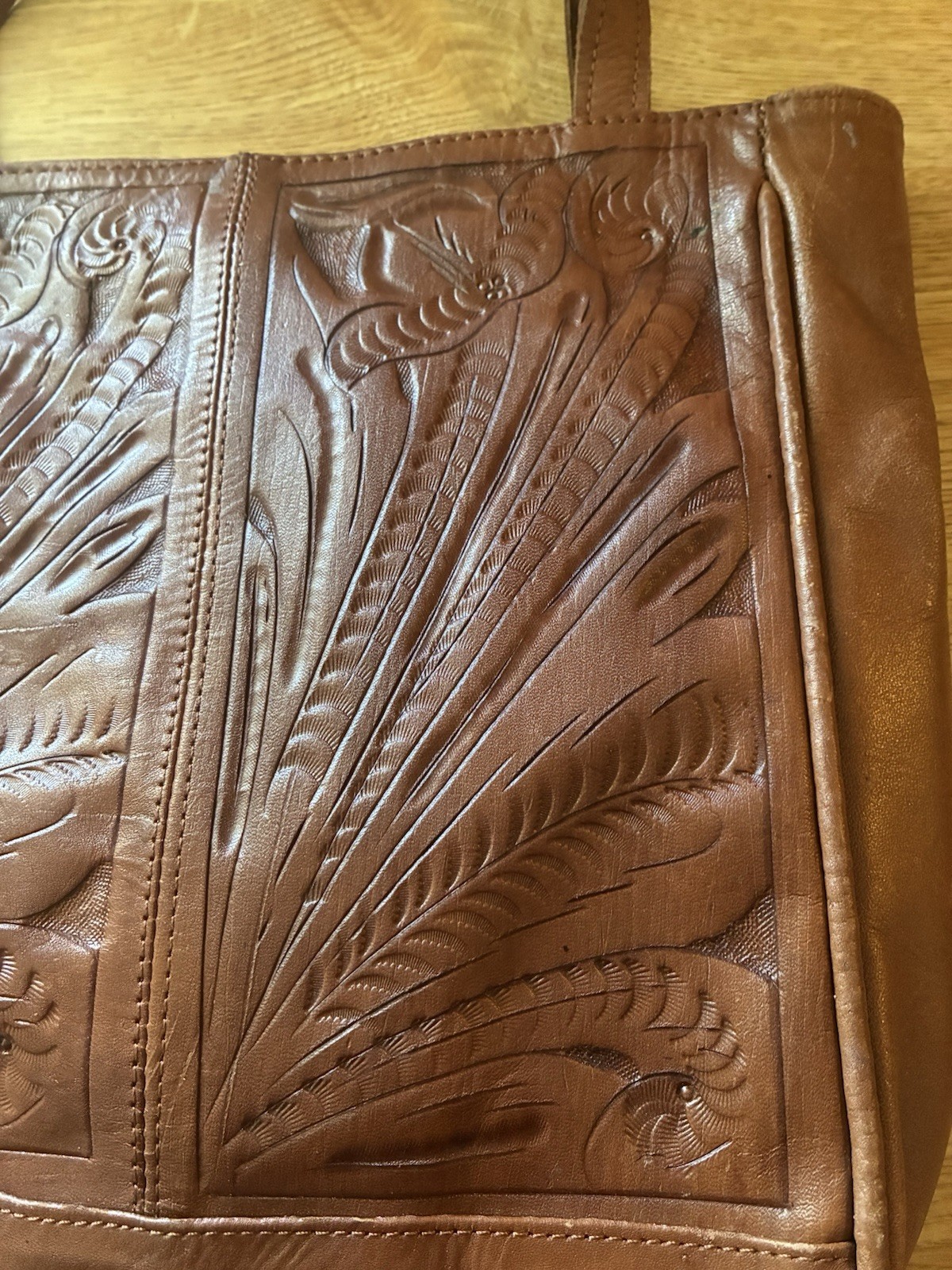 Beautiful Embossed Leather Purse • Made In Paraguay • Vintage