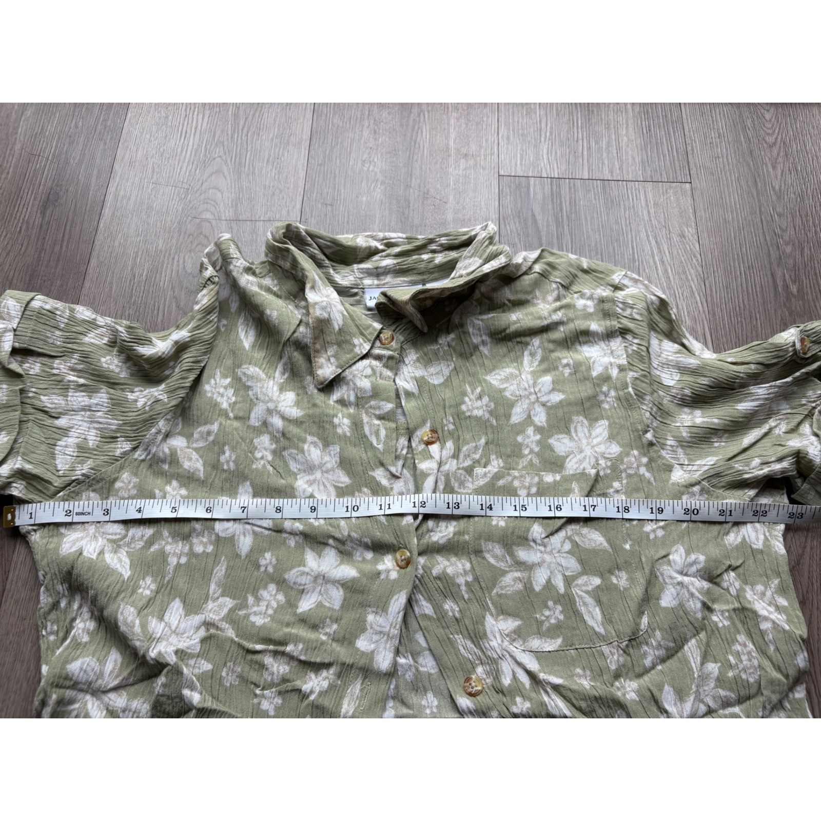Jaclyn Smith Classic Green Floral Rayon Button Down Shirt Womens 1X Short Sleeve