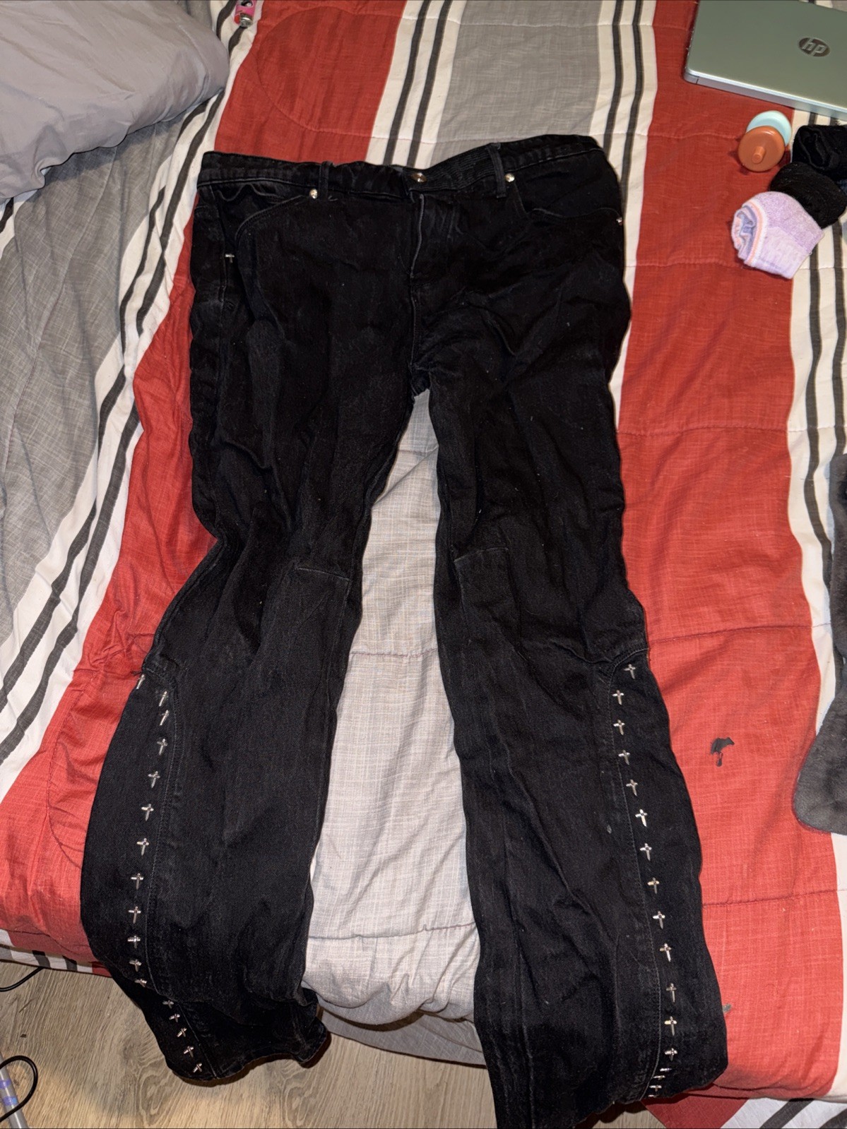 Used No tags. RTA Enzo | Black Cross Rivet Mens Apparel. Size 40