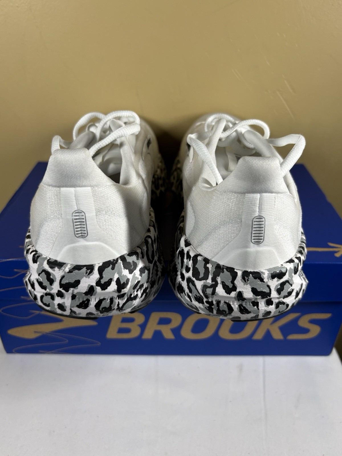 Brooks Revel 9 Shoes White/Ultimate Grey/Blk Leopard 1204891B132 NIB Size 8.5W