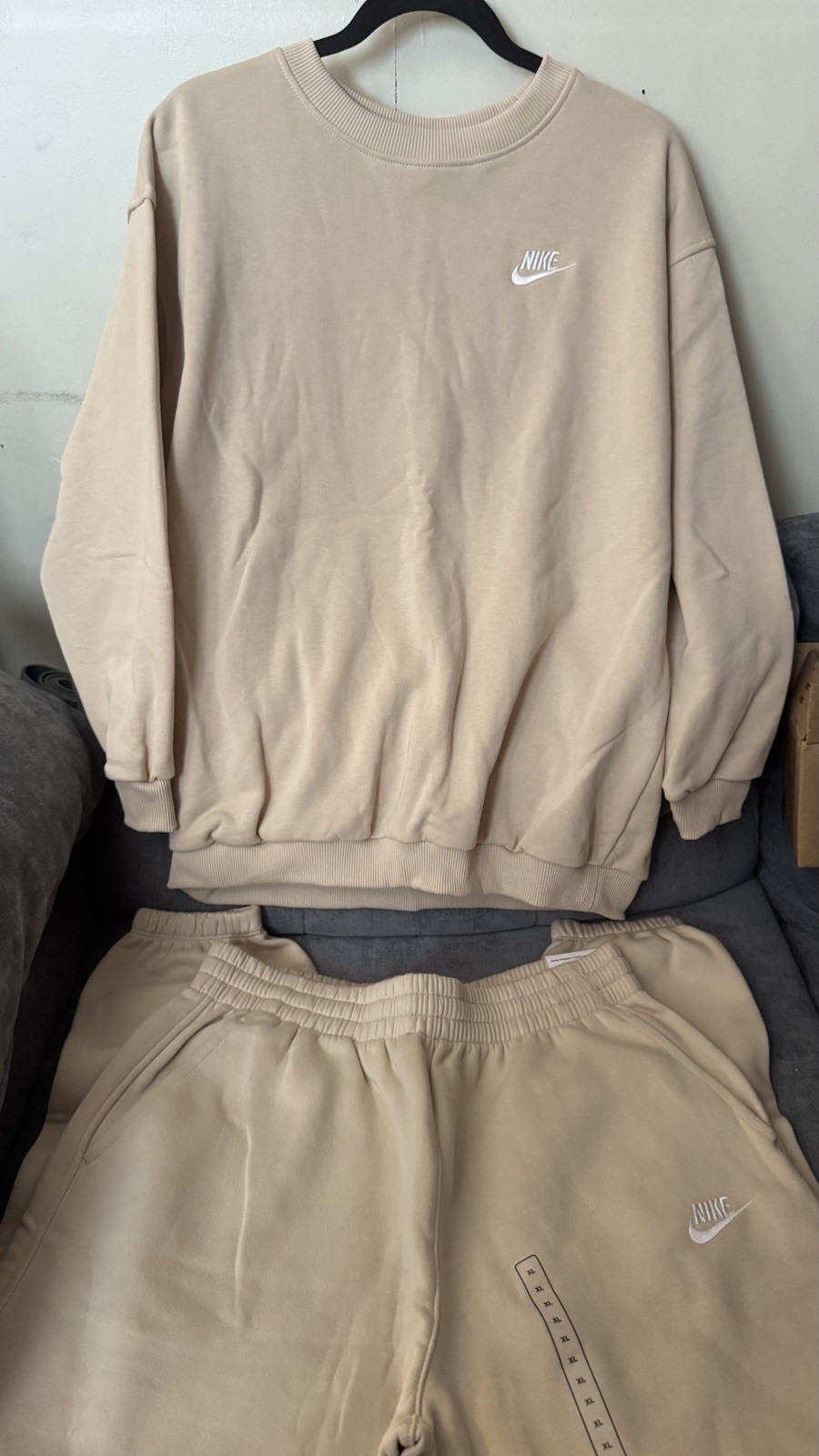 Nike Beige 2-Piece Sweatsuit Set Youth XL Loose Fit Sweatshirt Pants Round Neck