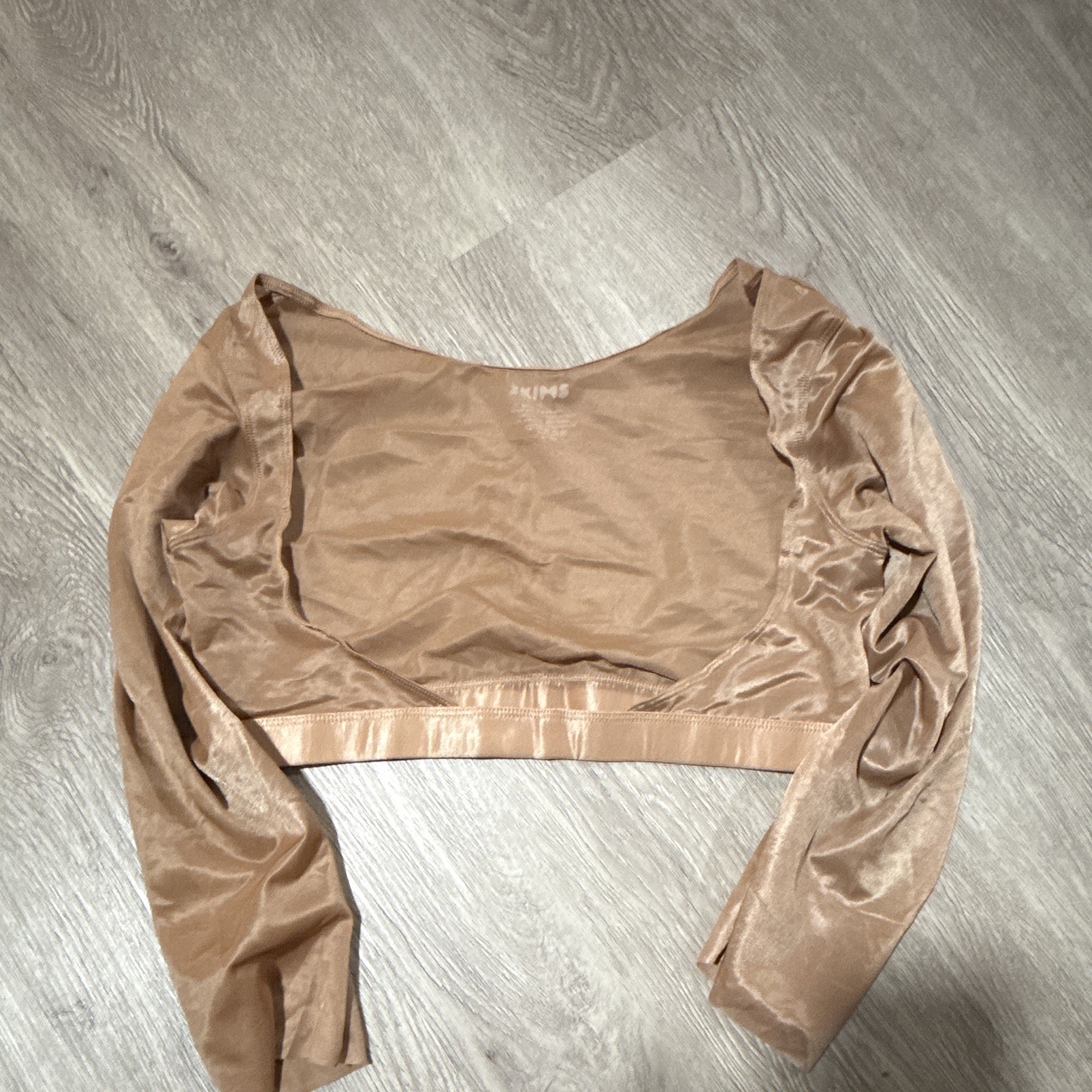 SKIMS Women’s Long Sleeve Shaping Shapewear Top Beige Solid Logo Size L Firm