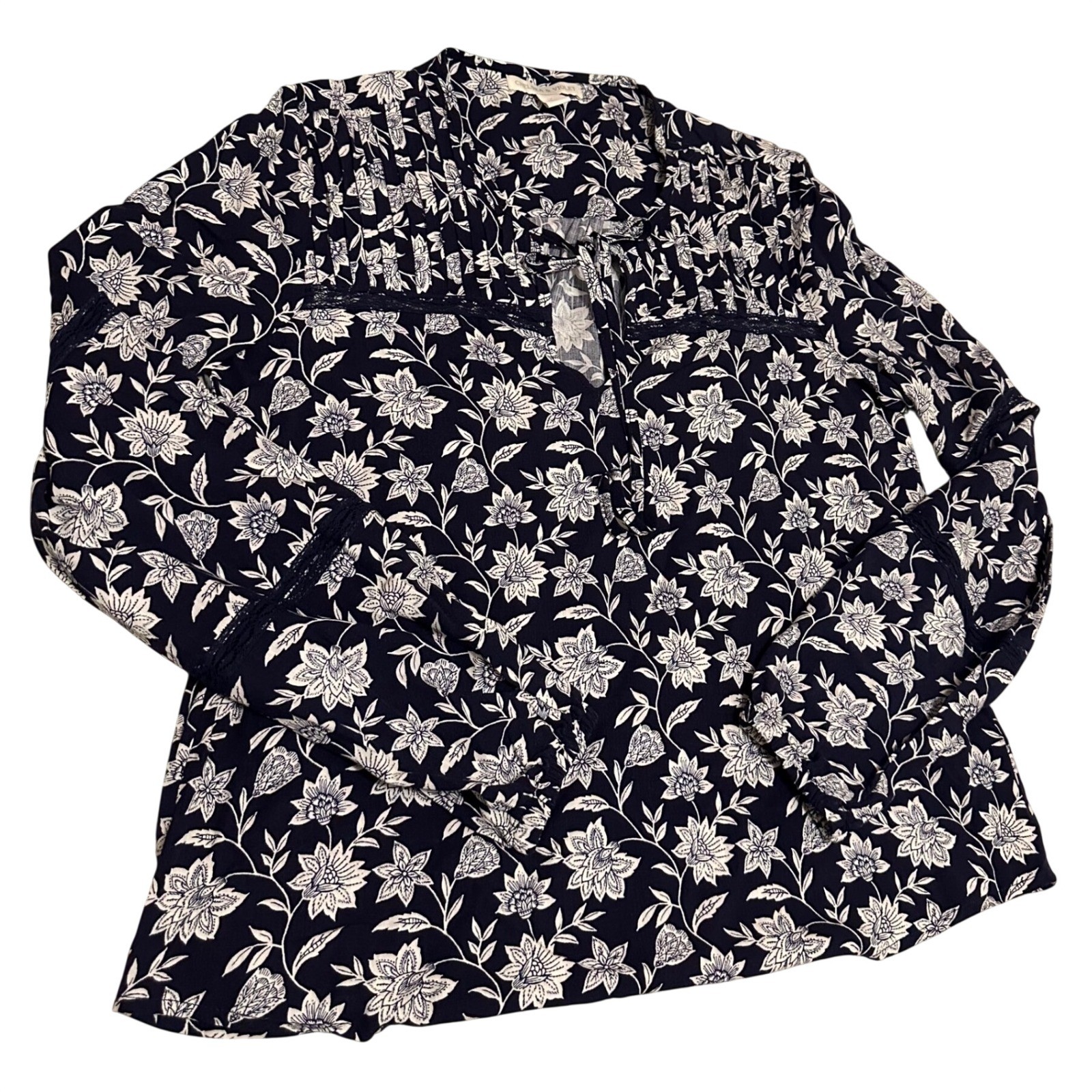Chelsea & Violet Navy Floral Pintuck Lace Trim Blouse Womens XS Long Sleeve Top