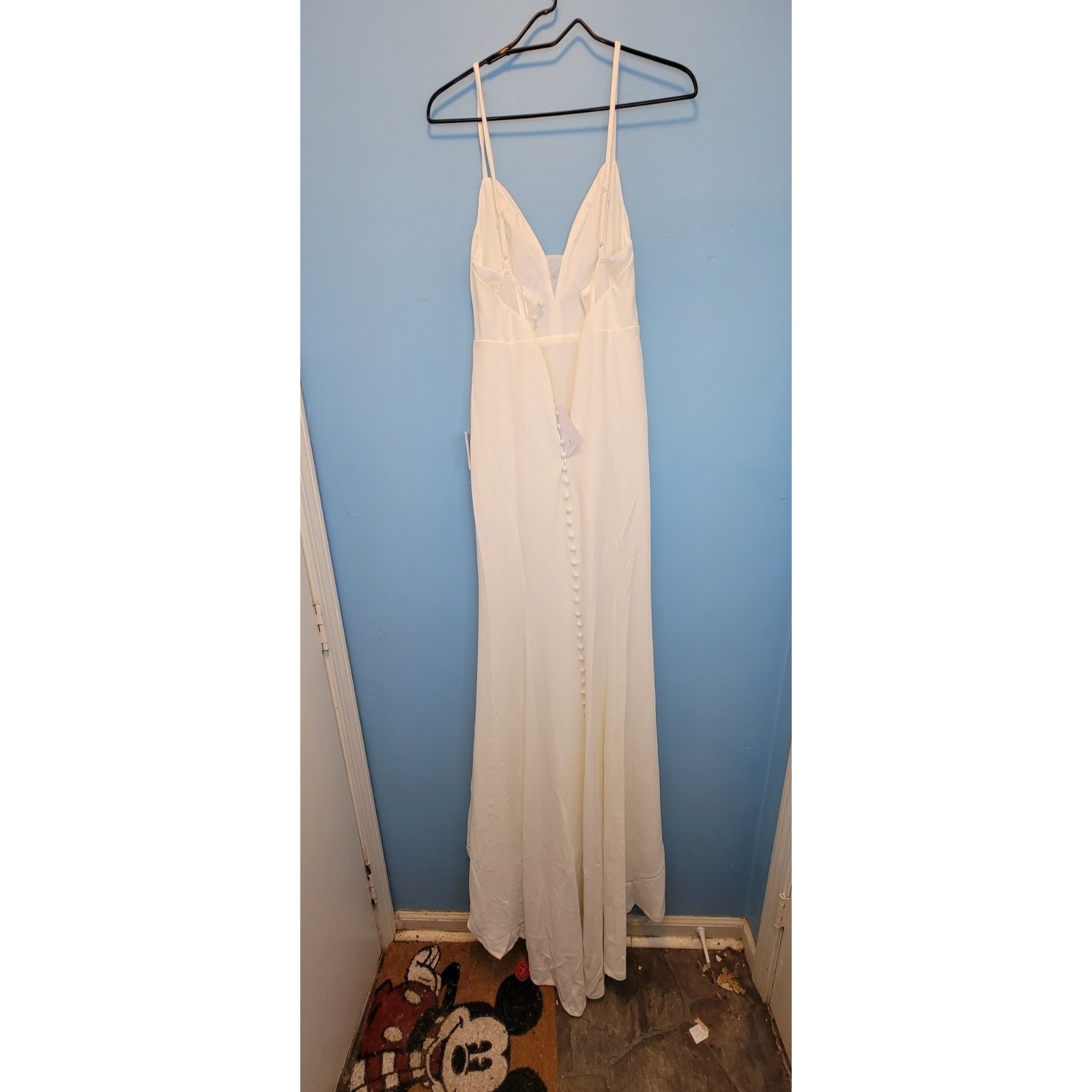 Dreamy Elegant Size Small NWT Lulus Wedding Dress Button Detail Spaghetti V-Neck
