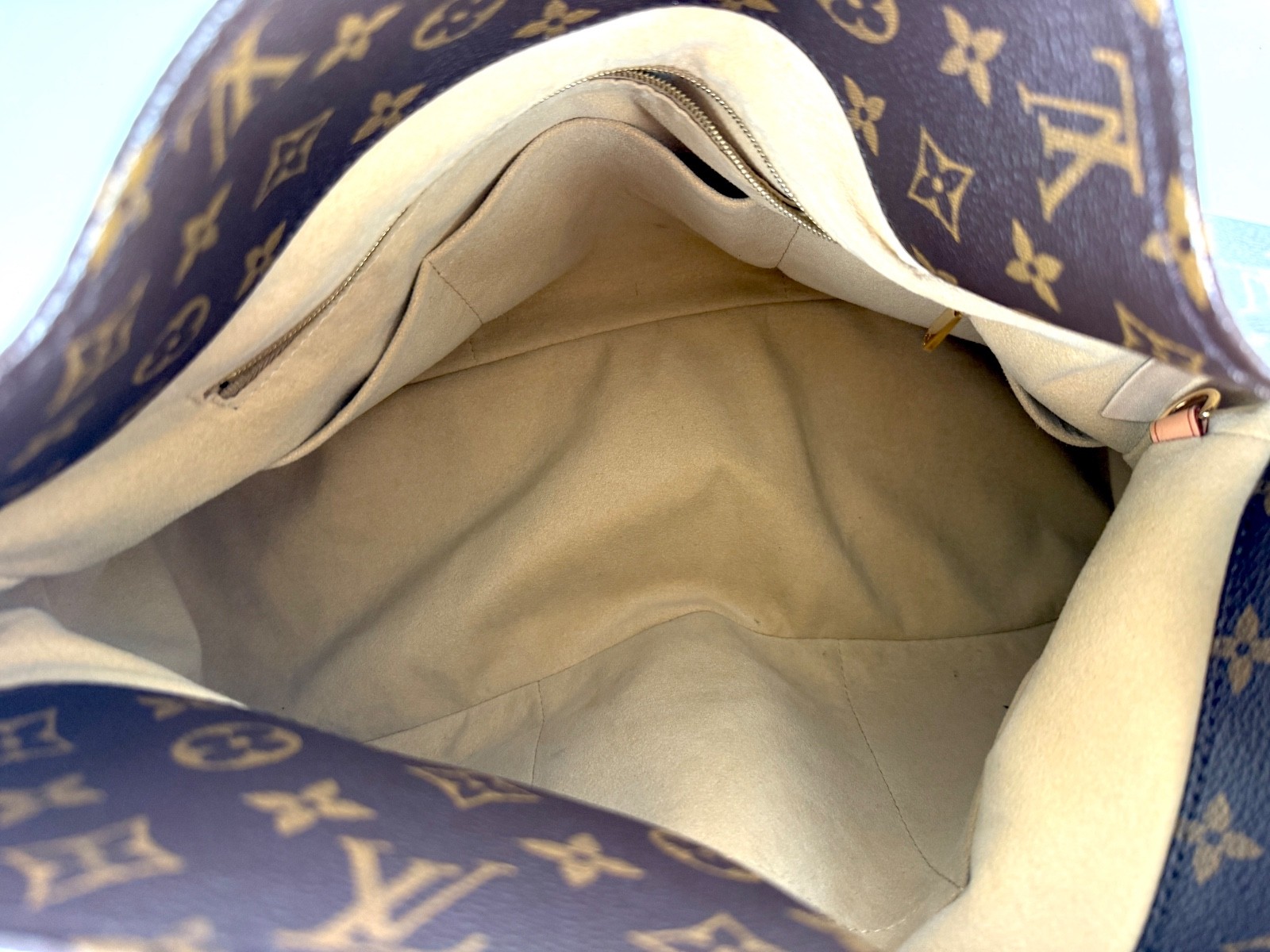 LOUIS VUITTON Artsy MM Monogram Canvas Brown Tote Shoulder Bag