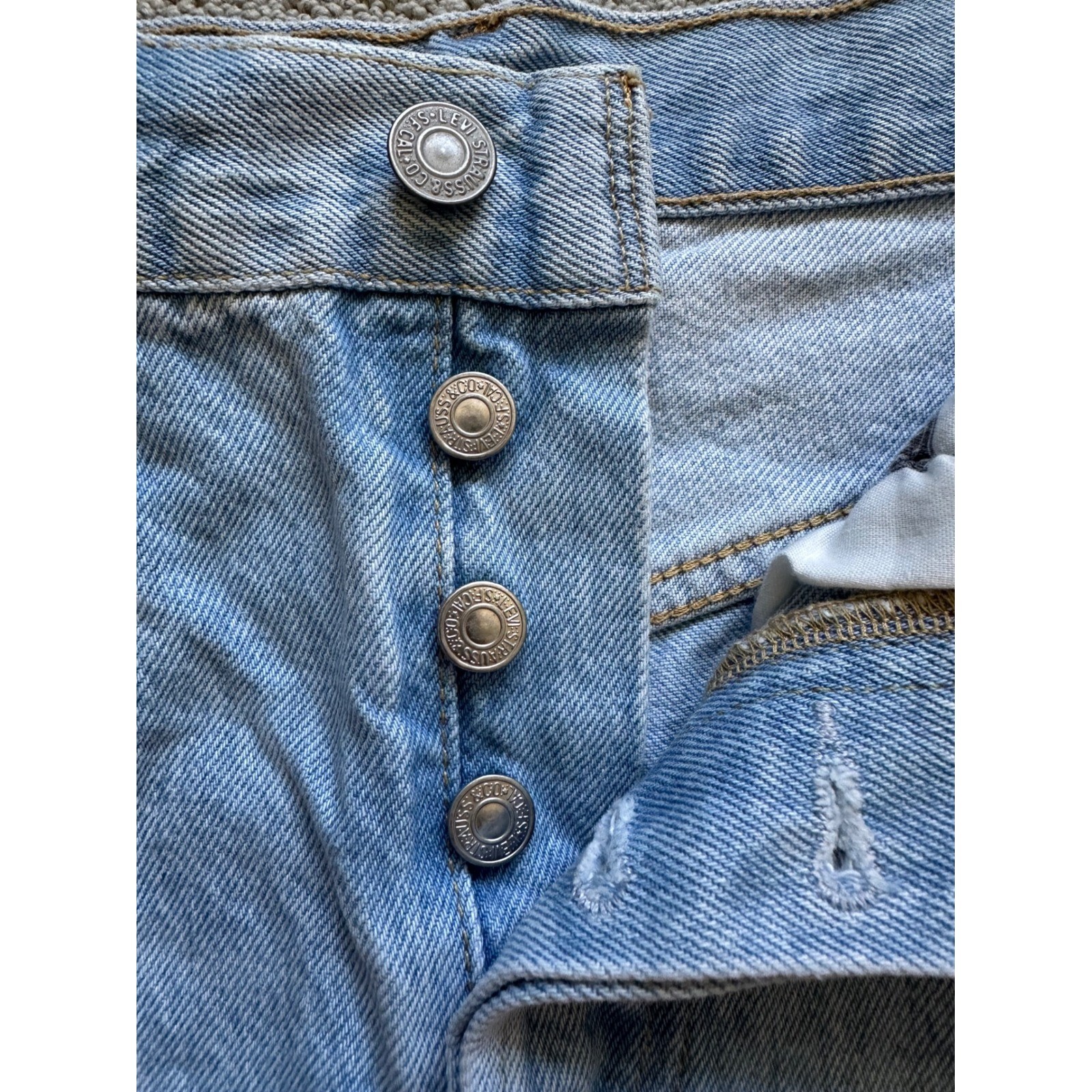 Levi’s Premium 501 Original Cut-Off Denim Shorts Light Wash Distressed Size 27